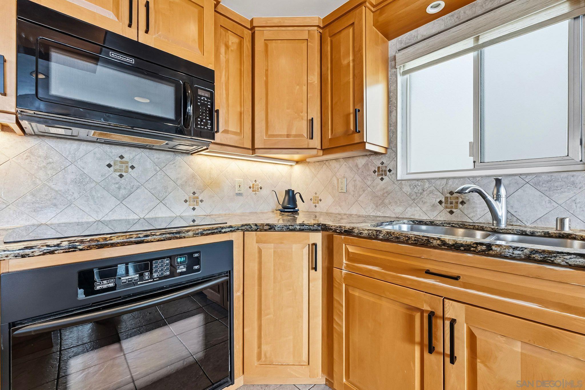 Detail Gallery Image 10 of 26 For 1828  Linwood St  #1,  San Diego,  CA 92110 - 2 Beds | 2 Baths