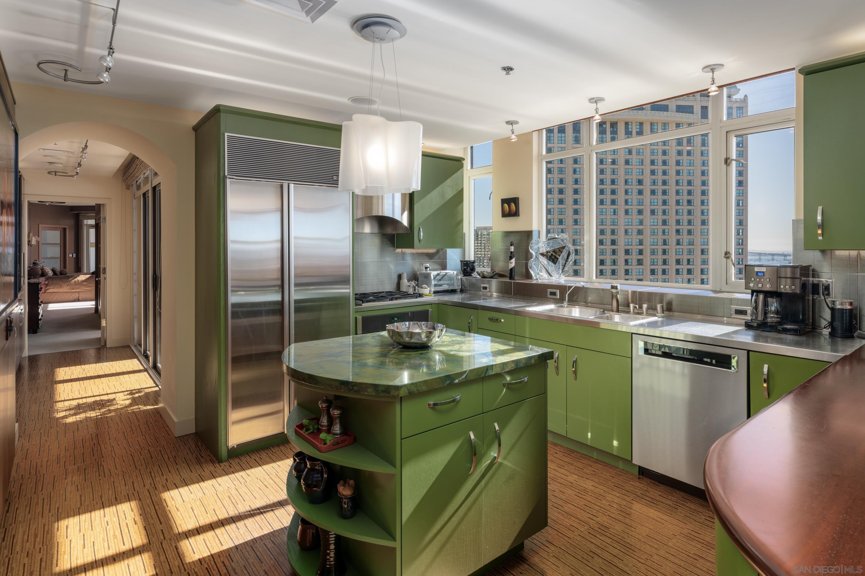 Detail Gallery Image 12 of 73 For 700 W Harbor Dr  #2202,  San Diego,  CA 92101 - 4 Beds | 3/1 Baths