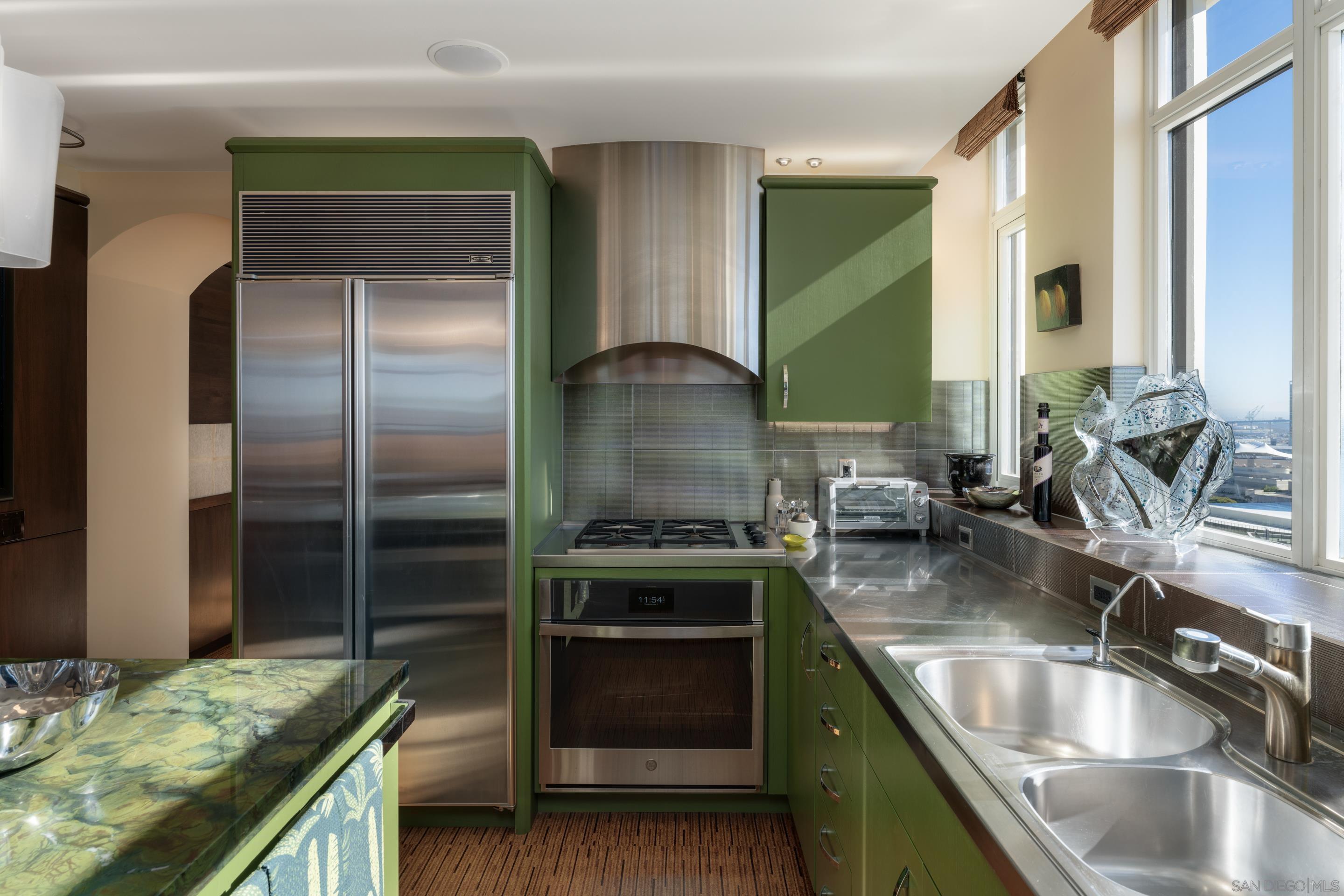 Detail Gallery Image 13 of 73 For 700 W Harbor Dr  #2202,  San Diego,  CA 92101 - 4 Beds | 3/1 Baths