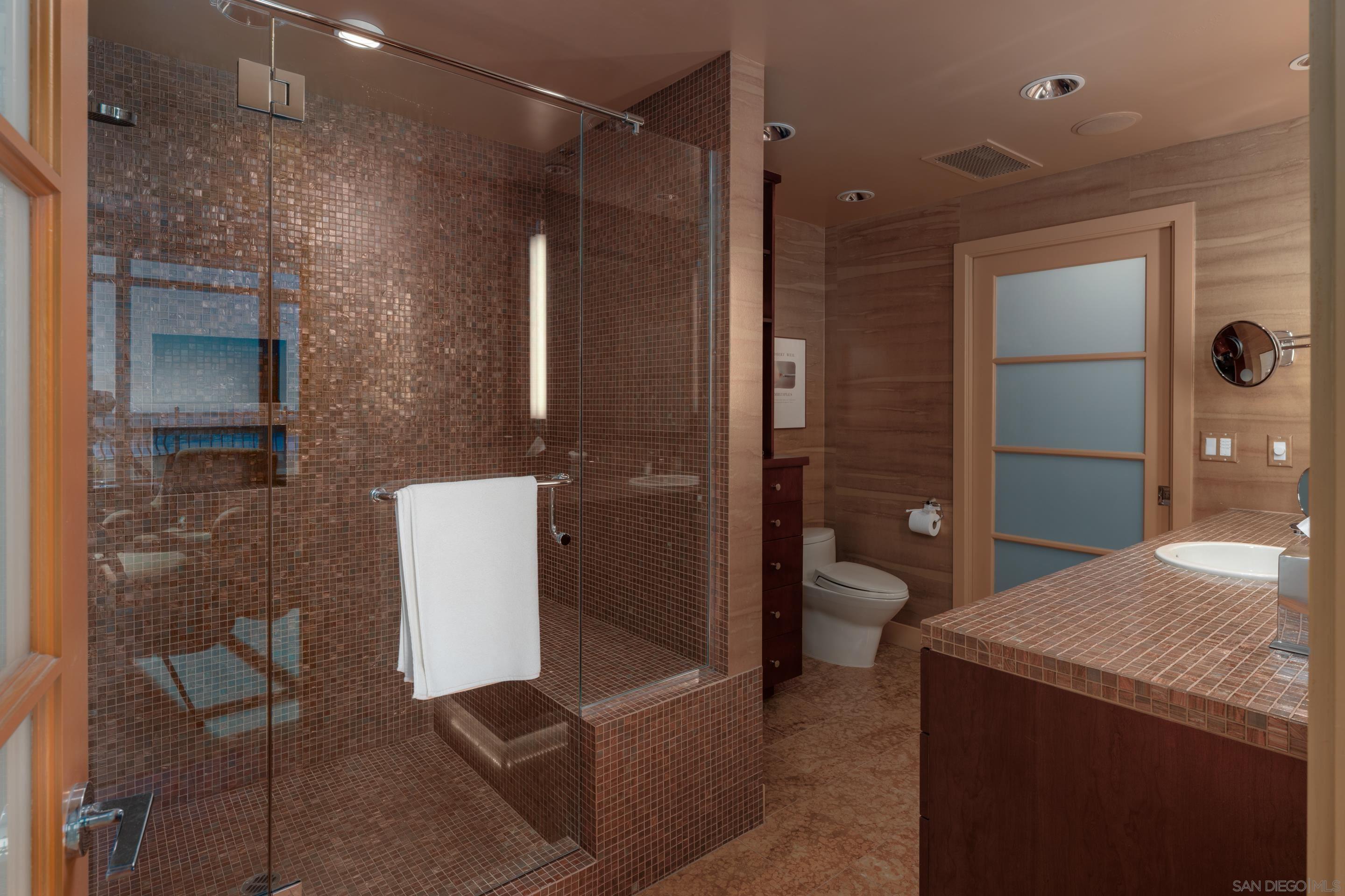 Detail Gallery Image 23 of 73 For 700 W Harbor Dr  #2202,  San Diego,  CA 92101 - 4 Beds | 3/1 Baths