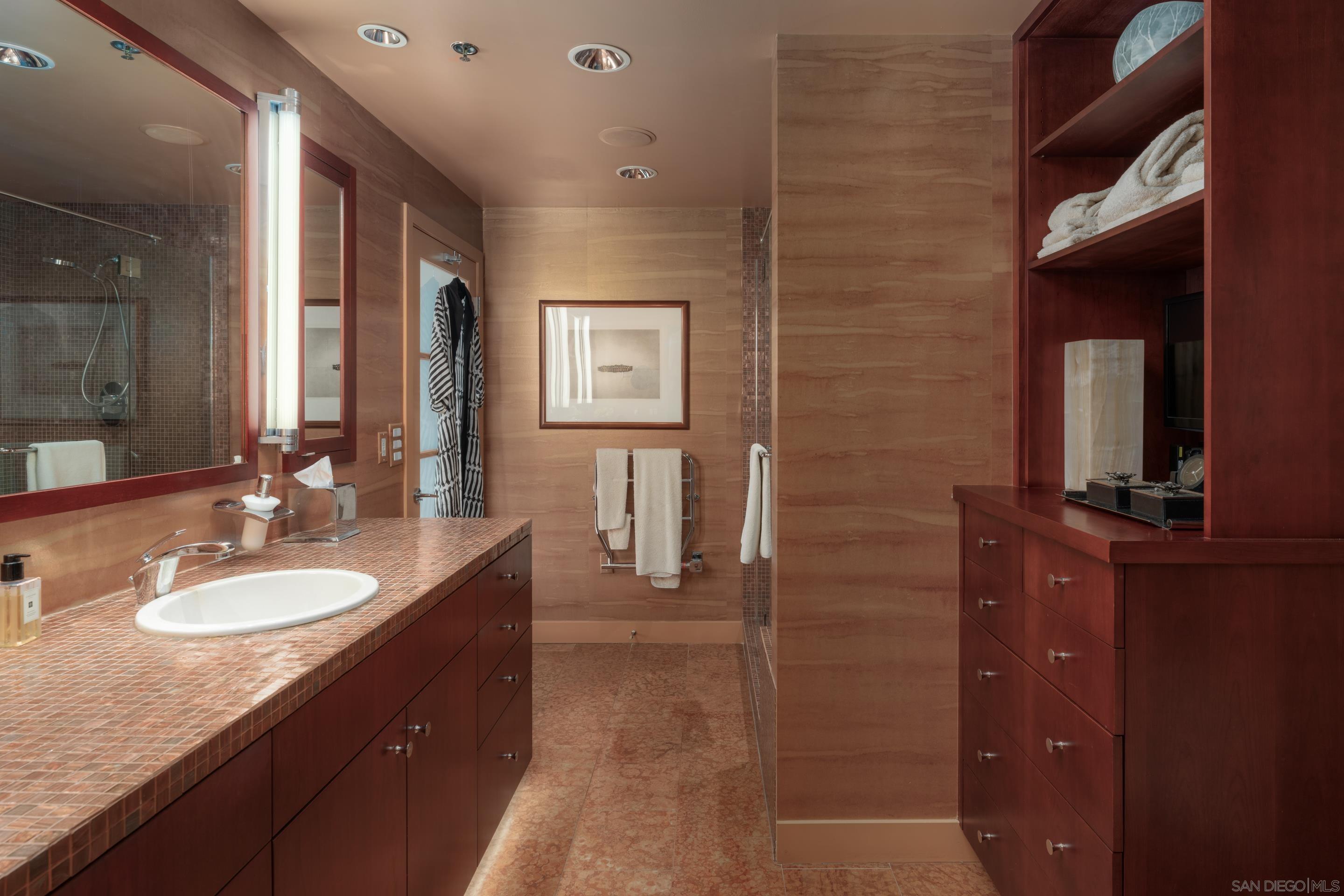 Detail Gallery Image 24 of 73 For 700 W Harbor Dr  #2202,  San Diego,  CA 92101 - 4 Beds | 3/1 Baths