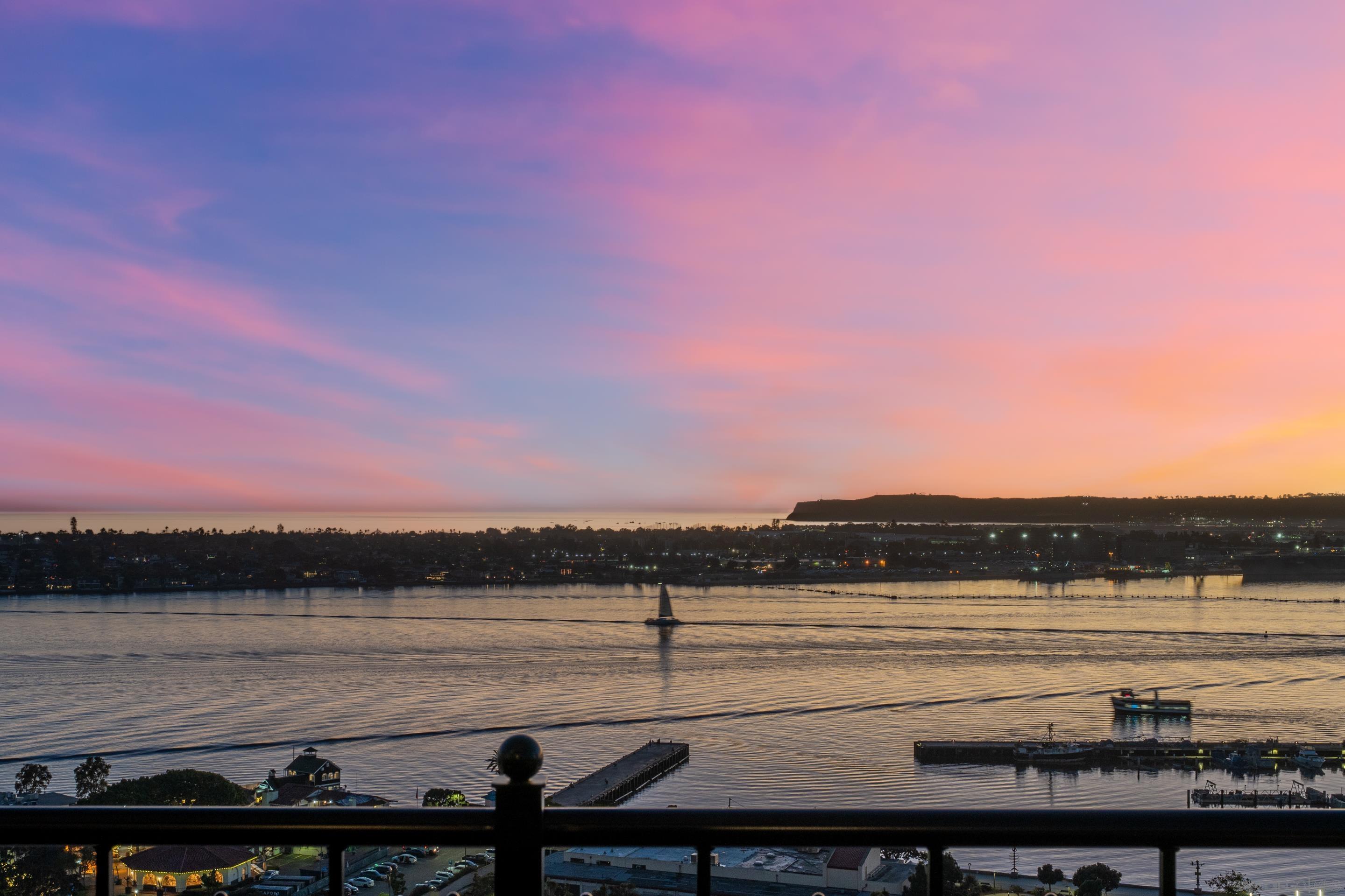 Detail Gallery Image 32 of 73 For 700 W Harbor Dr  #2202,  San Diego,  CA 92101 - 4 Beds | 3/1 Baths