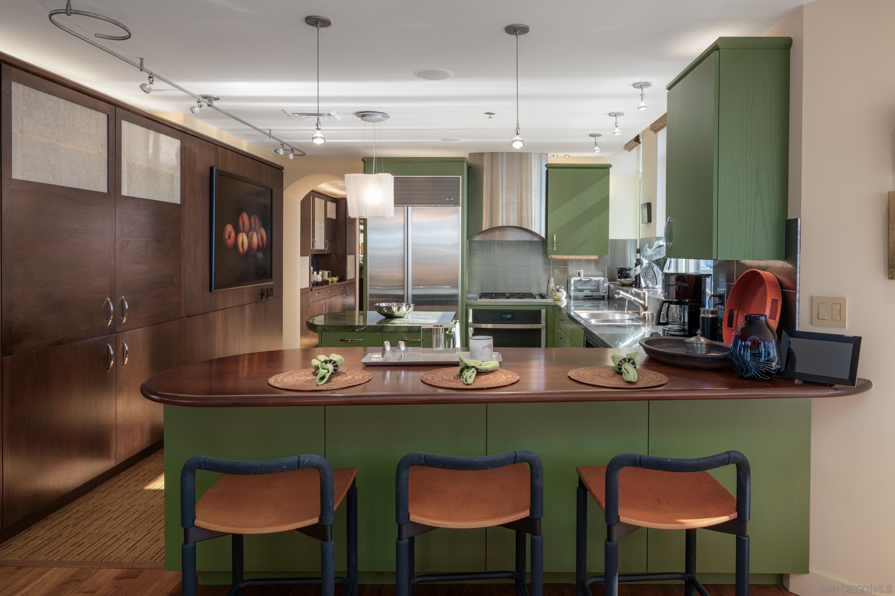 Detail Gallery Image 10 of 73 For 700 W Harbor Dr  #2202,  San Diego,  CA 92101 - 4 Beds | 3/1 Baths