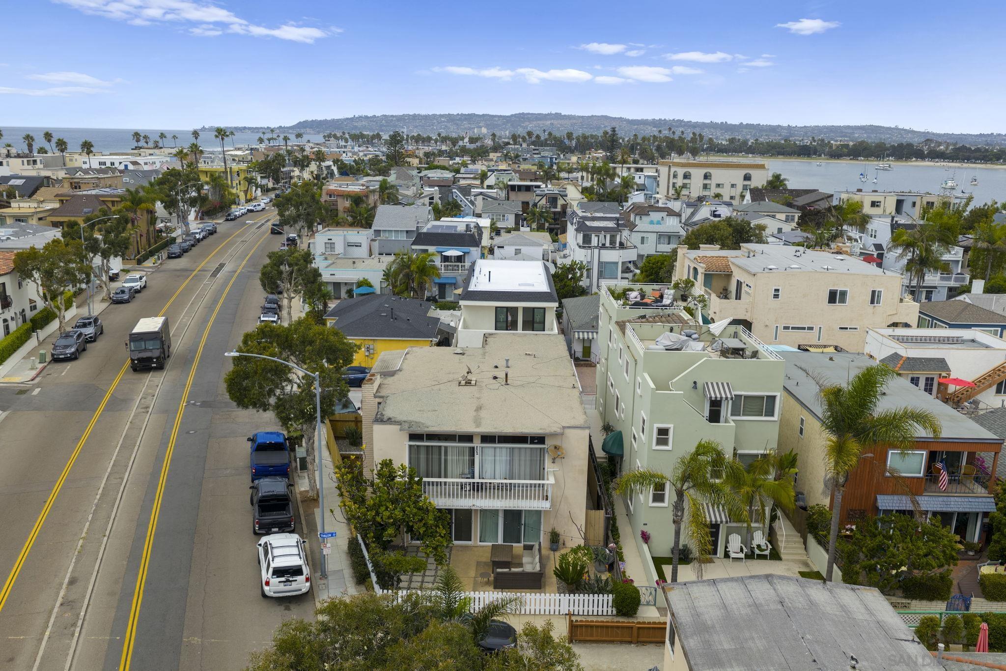 Detail Gallery Image 4 of 25 For 2735  Mission Blvd, San Diego,  CA 92109 - 2 Beds | 2 Baths