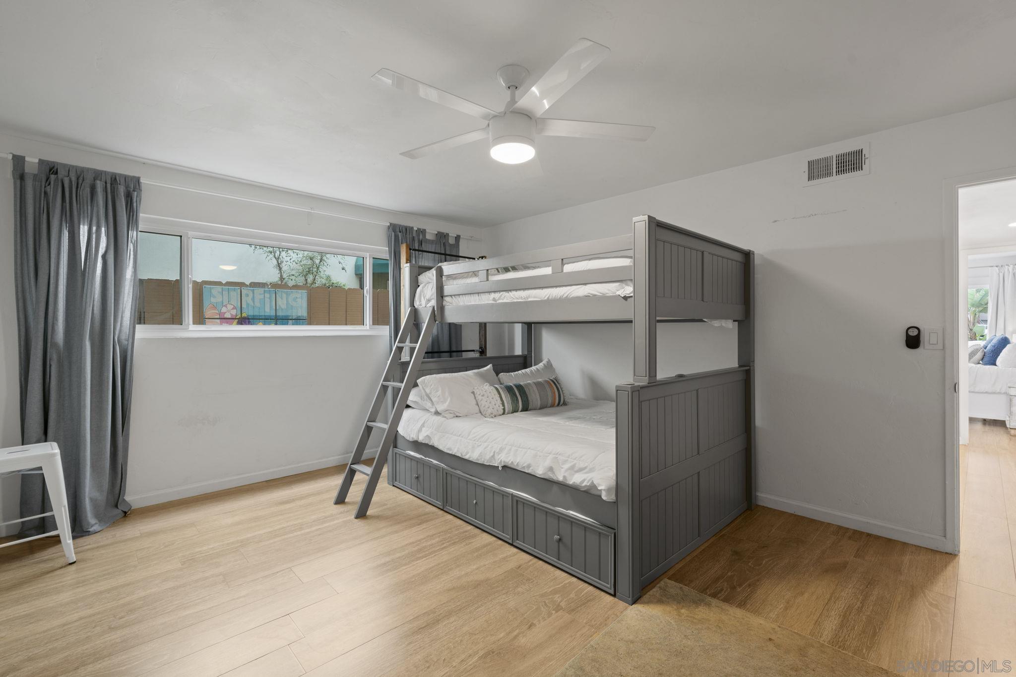 Detail Gallery Image 8 of 25 For 2735  Mission Blvd, San Diego,  CA 92109 - 2 Beds | 2 Baths