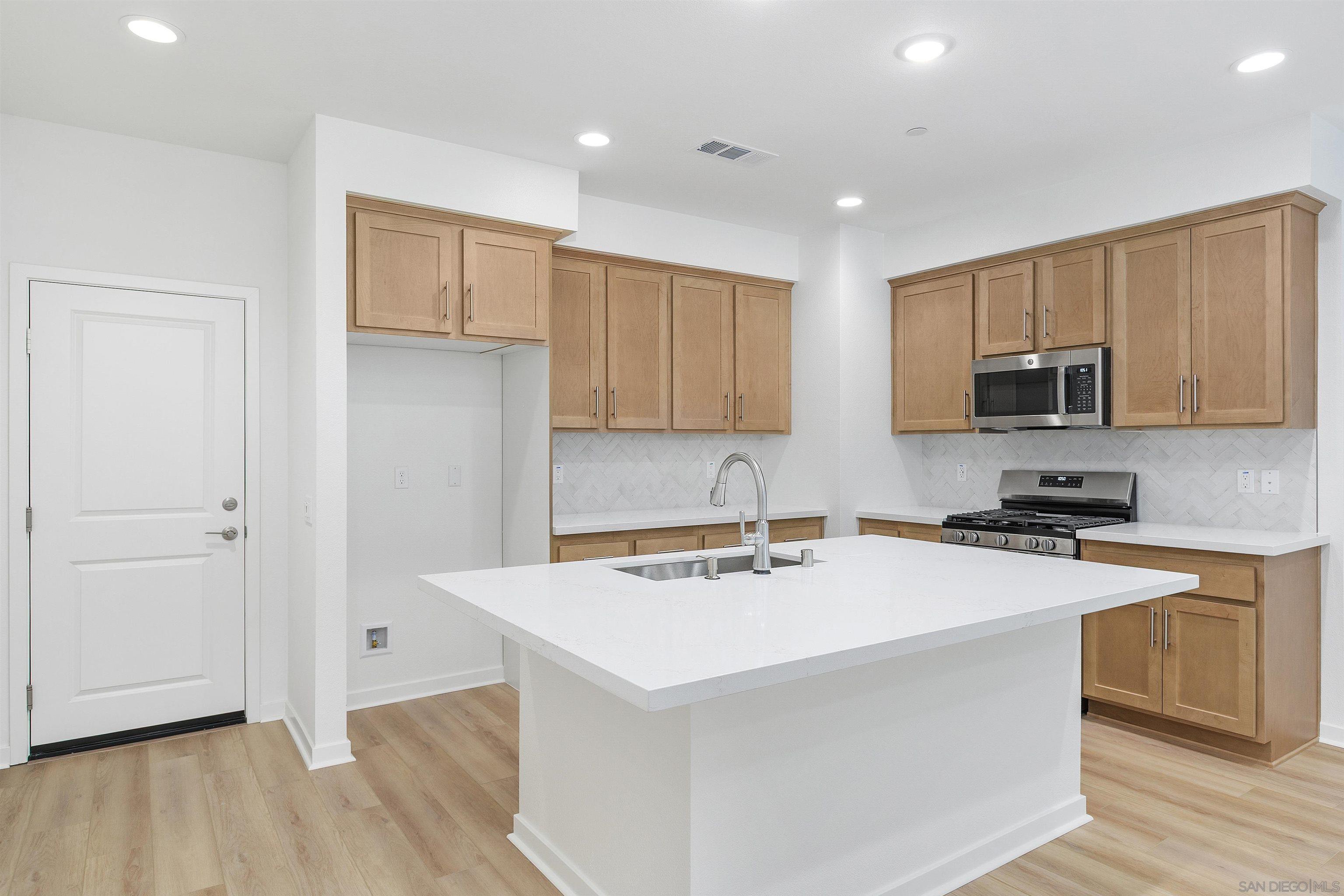 Detail Gallery Image 2 of 26 For 32336  Brunello, Temecula,  CA 92591 - 3 Beds | 2/1 Baths