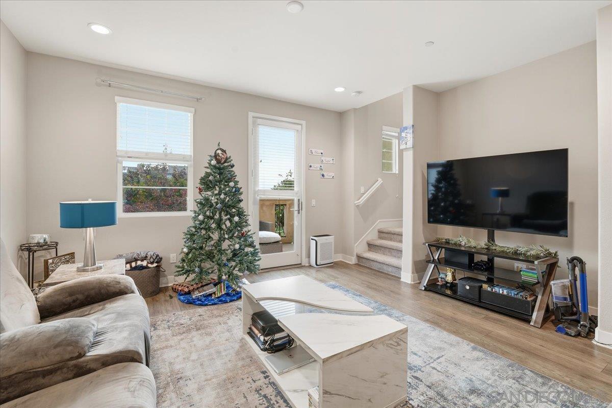 Detail Gallery Image 12 of 37 For 4321  Star Path Way  #3,  Oceanside,  CA 92056 - 3 Beds | 2/1 Baths