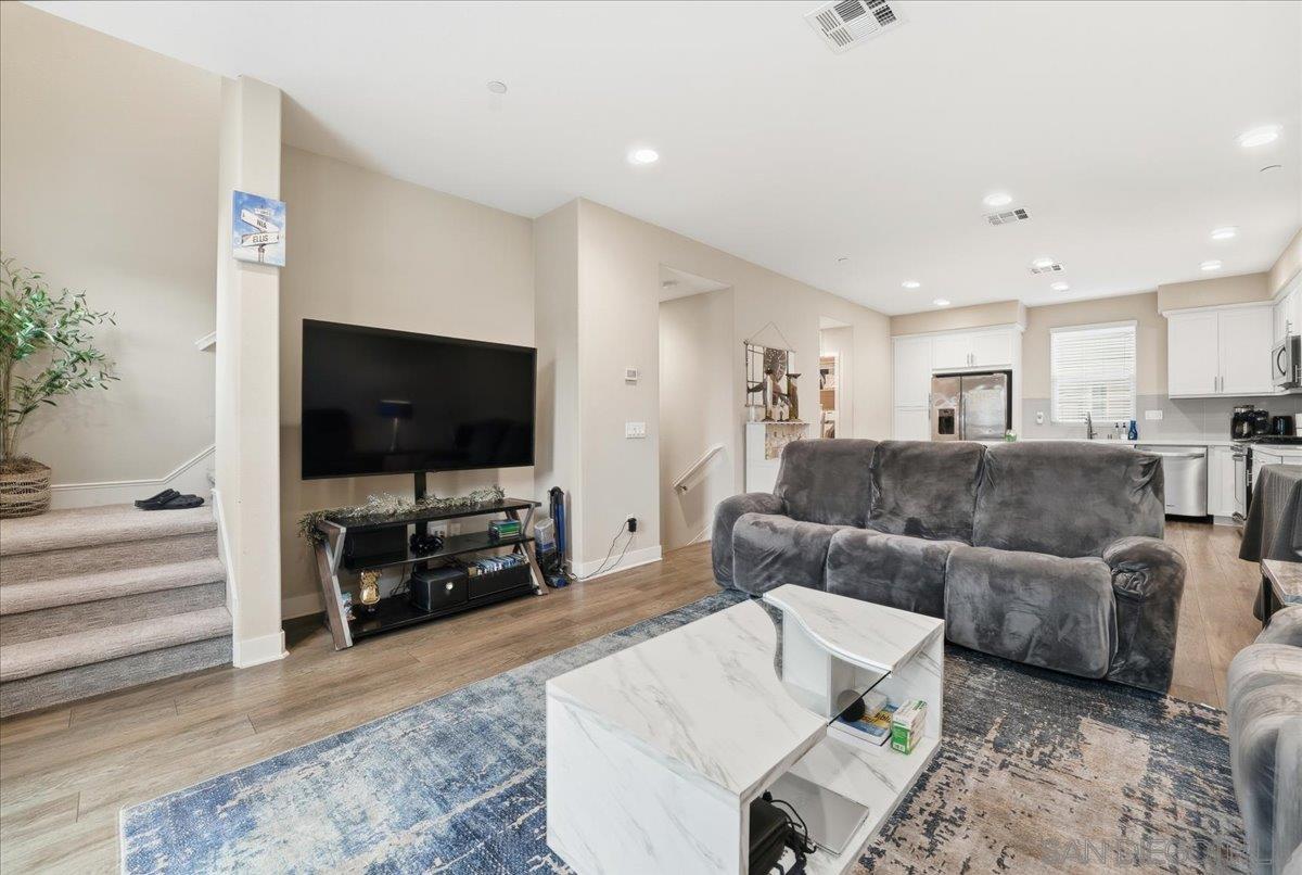 Detail Gallery Image 13 of 37 For 4321  Star Path Way  #3,  Oceanside,  CA 92056 - 3 Beds | 2/1 Baths