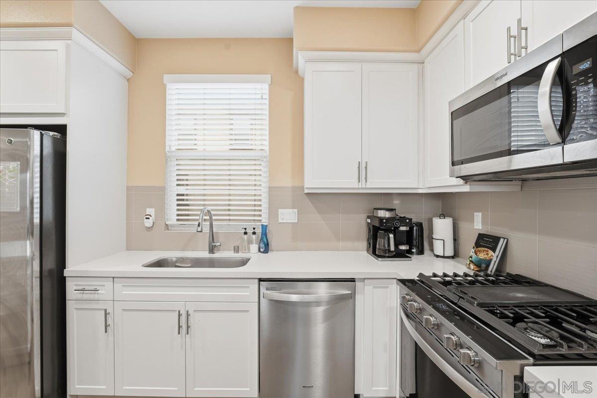 Detail Gallery Image 18 of 37 For 4321  Star Path Way  #3,  Oceanside,  CA 92056 - 3 Beds | 2/1 Baths