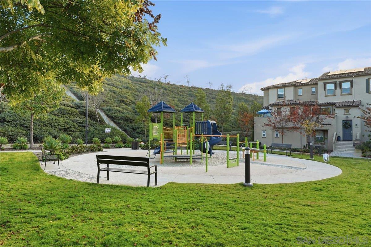 Detail Gallery Image 23 of 37 For 4321  Star Path Way  #3,  Oceanside,  CA 92056 - 3 Beds | 2/1 Baths