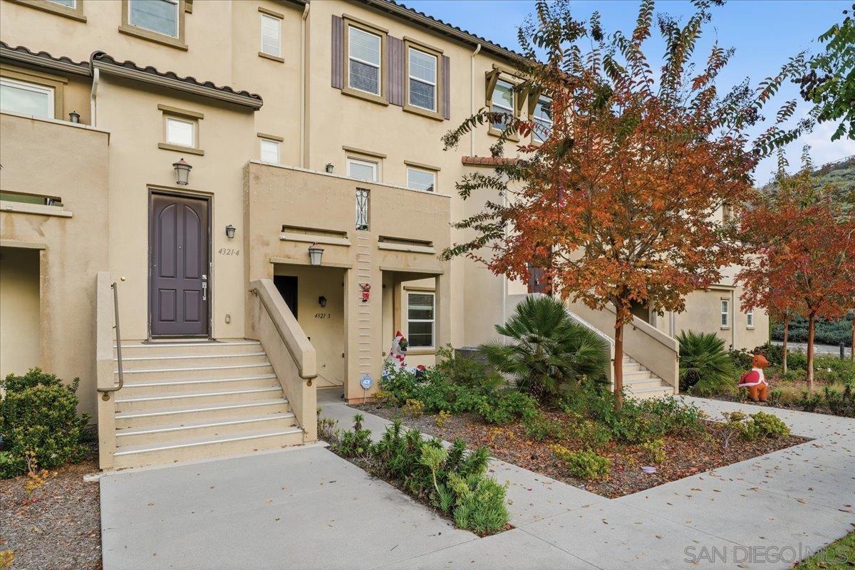 Detail Gallery Image 4 of 37 For 4321  Star Path Way  #3,  Oceanside,  CA 92056 - 3 Beds | 2/1 Baths