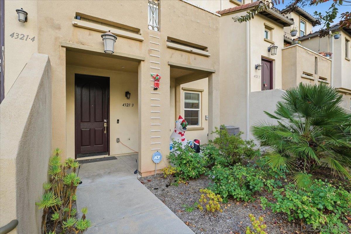 Detail Gallery Image 6 of 37 For 4321  Star Path Way  #3,  Oceanside,  CA 92056 - 3 Beds | 2/1 Baths