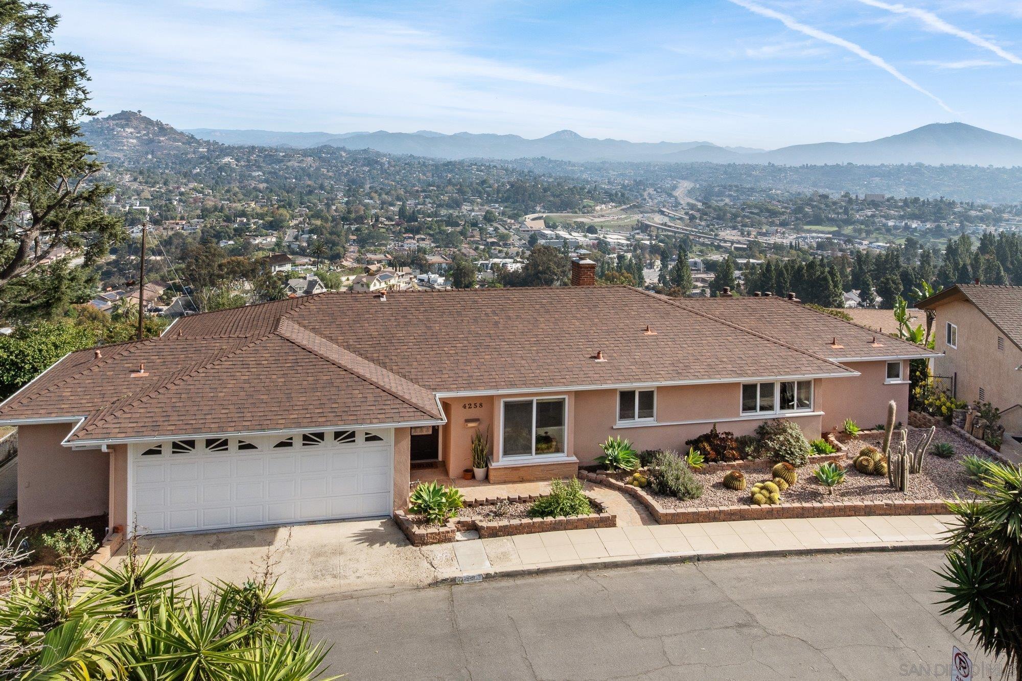 Detail Gallery Image 2 of 44 For 4258  Summit Drive, La Mesa,  CA 91941 - 3 Beds | 2/1 Baths