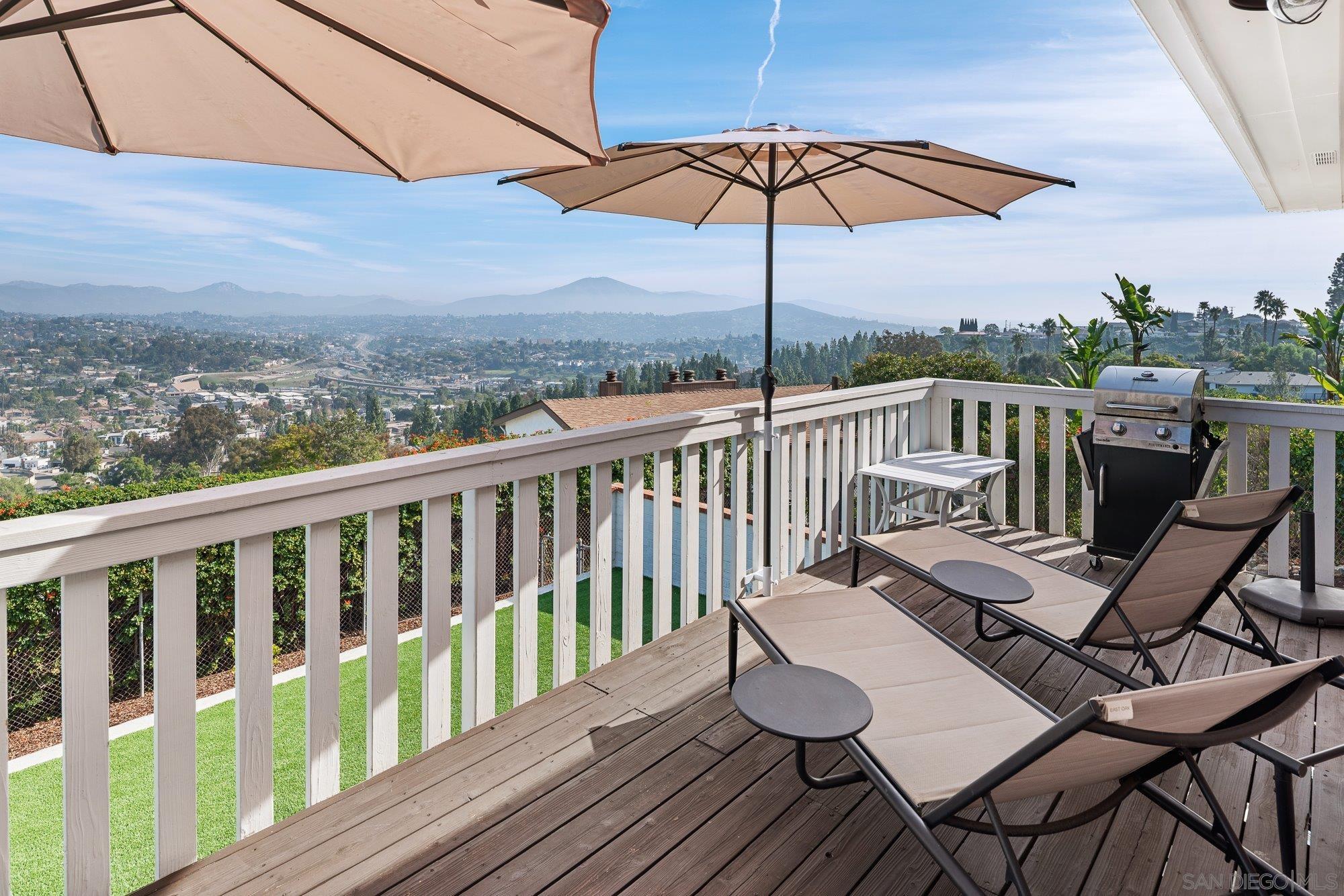 Detail Gallery Image 13 of 44 For 4258  Summit Drive, La Mesa,  CA 91941 - 3 Beds | 2/1 Baths