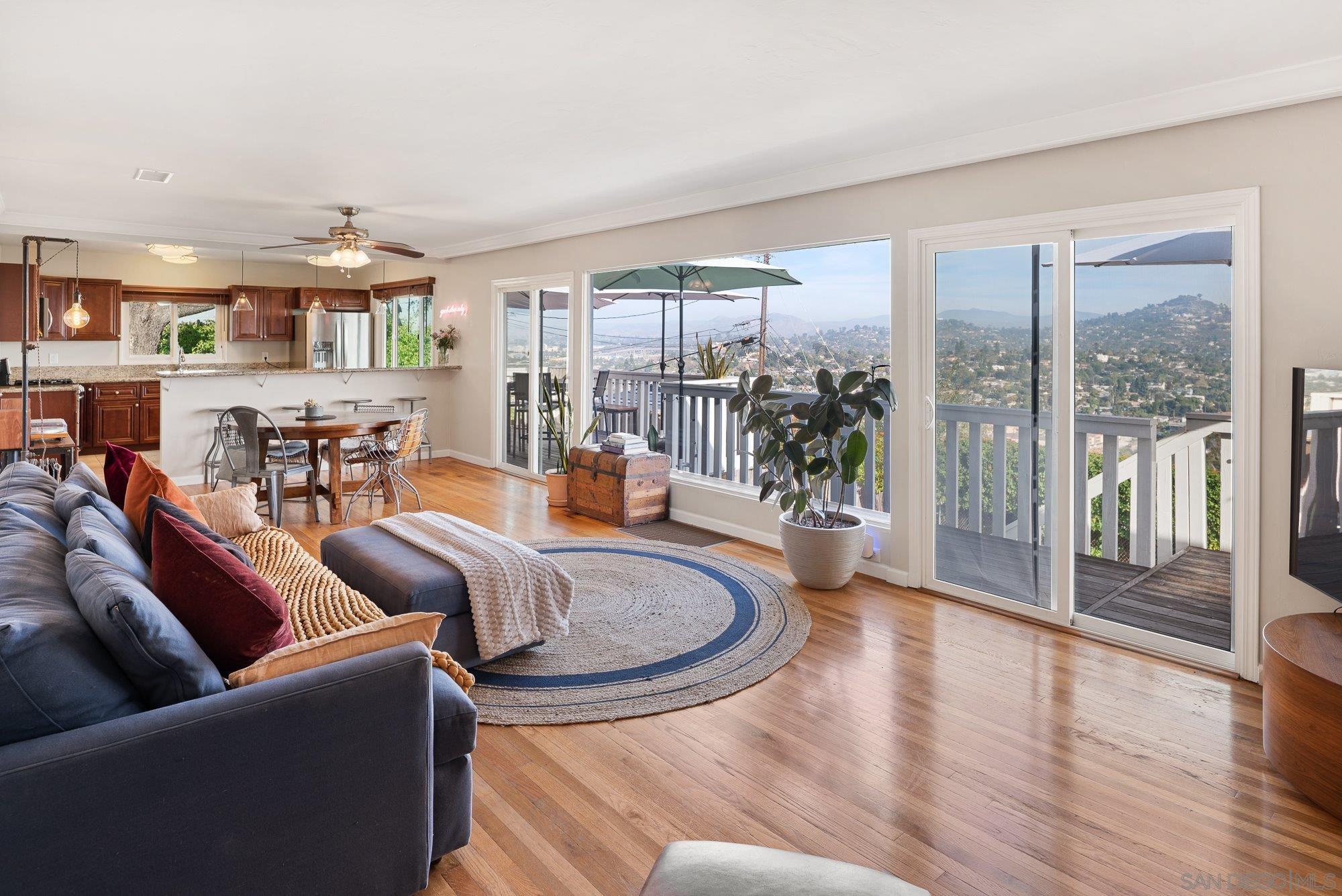 Detail Gallery Image 13 of 42 For 4258  Summit Drive, La Mesa,  CA 91941 - 3 Beds | 2/1 Baths