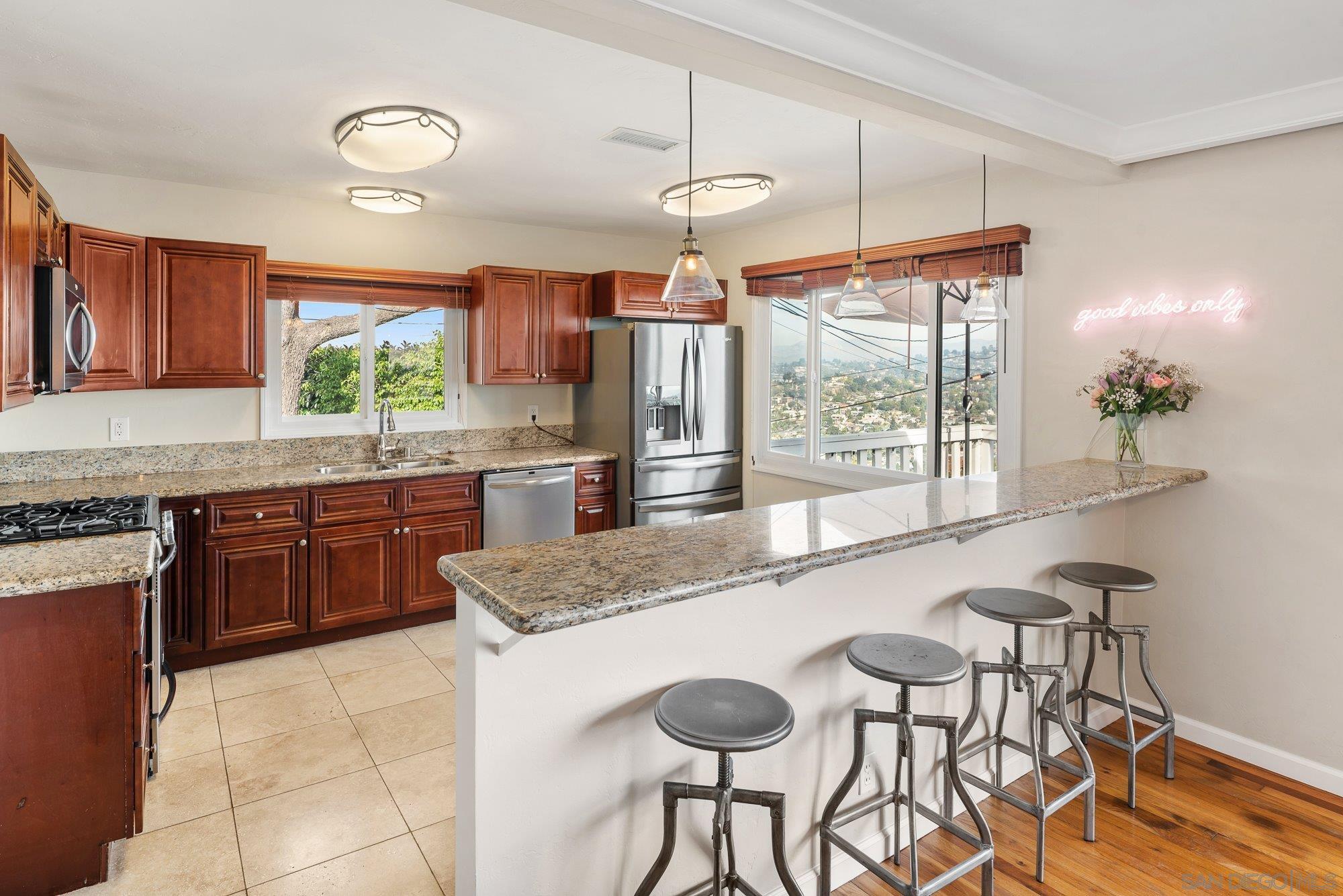 Detail Gallery Image 19 of 42 For 4258  Summit Drive, La Mesa,  CA 91941 - 3 Beds | 2/1 Baths