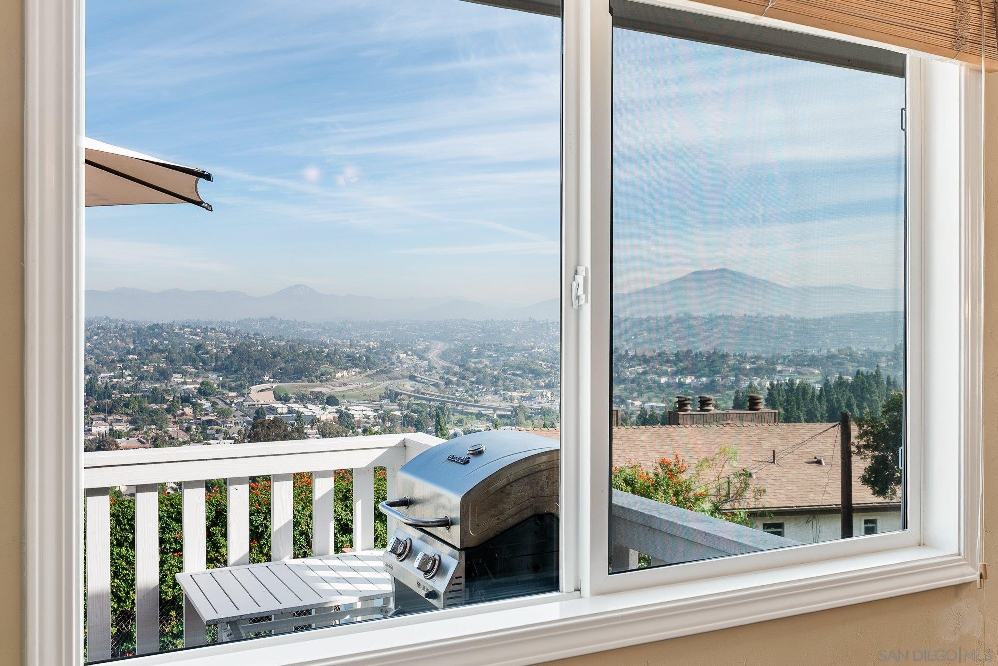 Detail Gallery Image 20 of 42 For 4258  Summit Drive, La Mesa,  CA 91941 - 3 Beds | 2/1 Baths