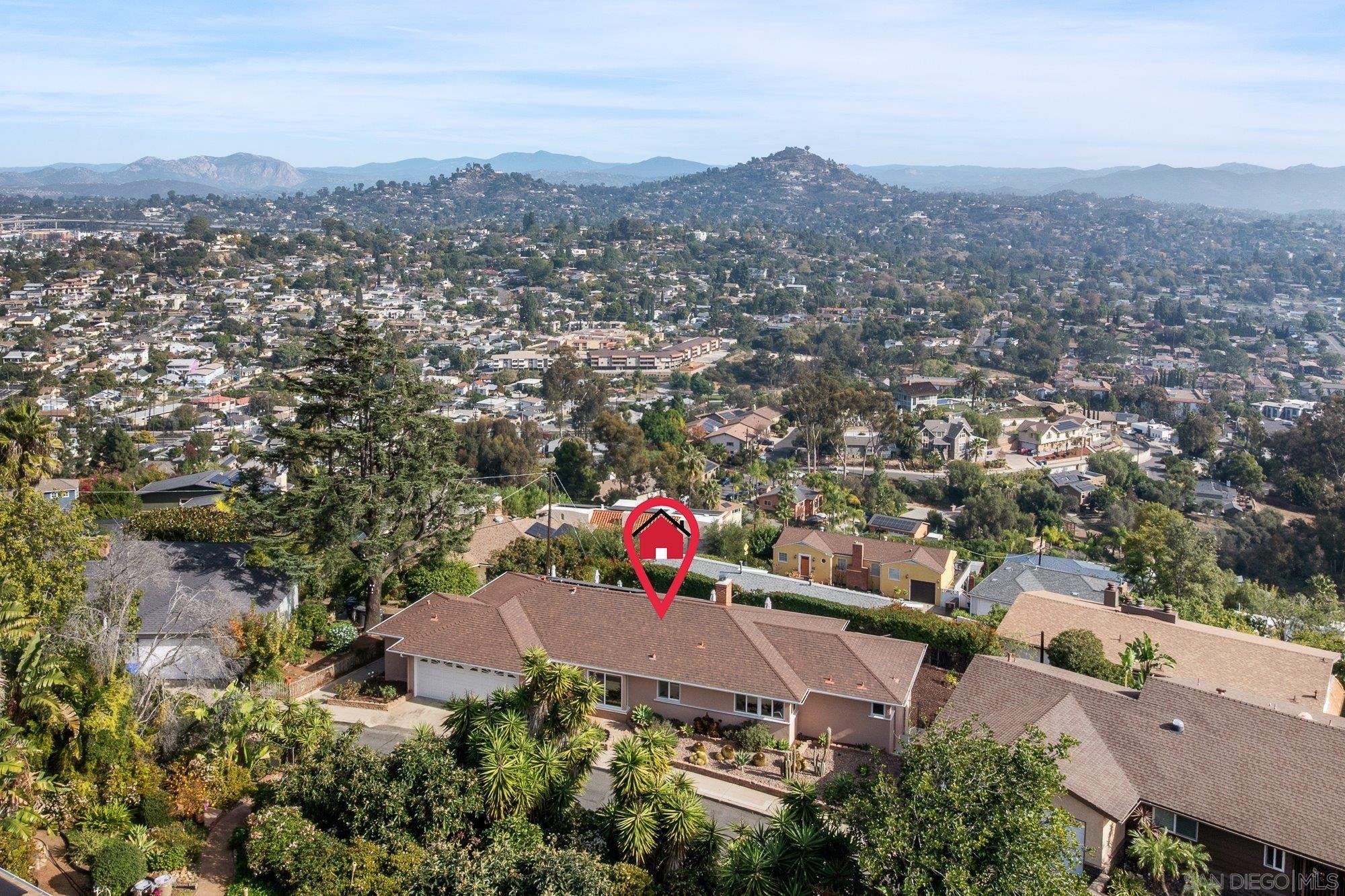 Detail Gallery Image 3 of 42 For 4258  Summit Drive, La Mesa,  CA 91941 - 3 Beds | 2/1 Baths