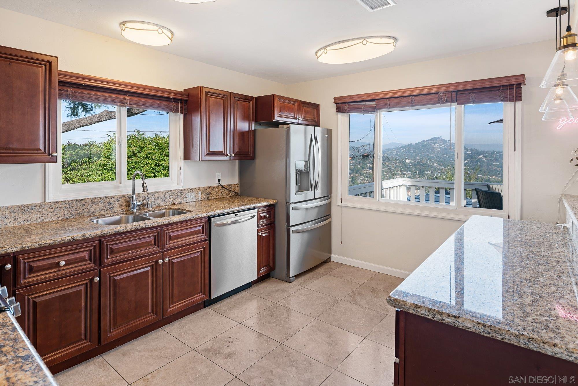 Detail Gallery Image 22 of 44 For 4258  Summit Drive, La Mesa,  CA 91941 - 3 Beds | 2/1 Baths