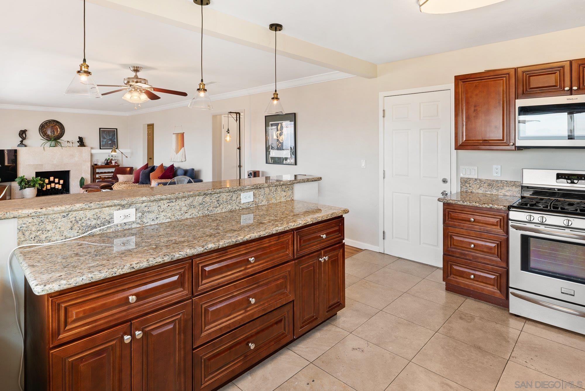 Detail Gallery Image 24 of 42 For 4258  Summit Drive, La Mesa,  CA 91941 - 3 Beds | 2/1 Baths