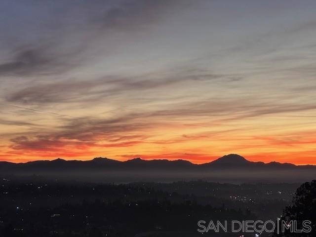 Detail Gallery Image 4 of 44 For 4258  Summit Drive, La Mesa,  CA 91941 - 3 Beds | 2/1 Baths