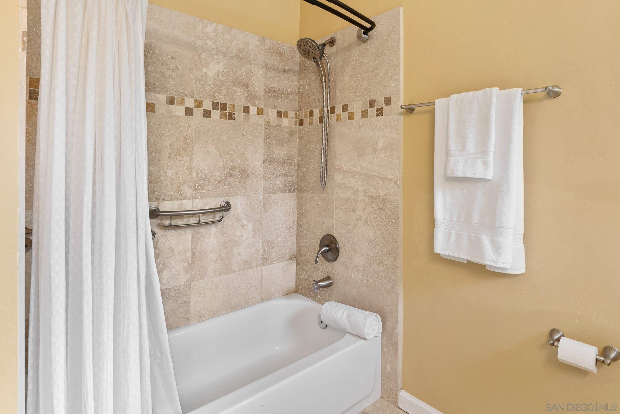 Detail Gallery Image 32 of 42 For 4258  Summit Drive, La Mesa,  CA 91941 - 3 Beds | 2/1 Baths