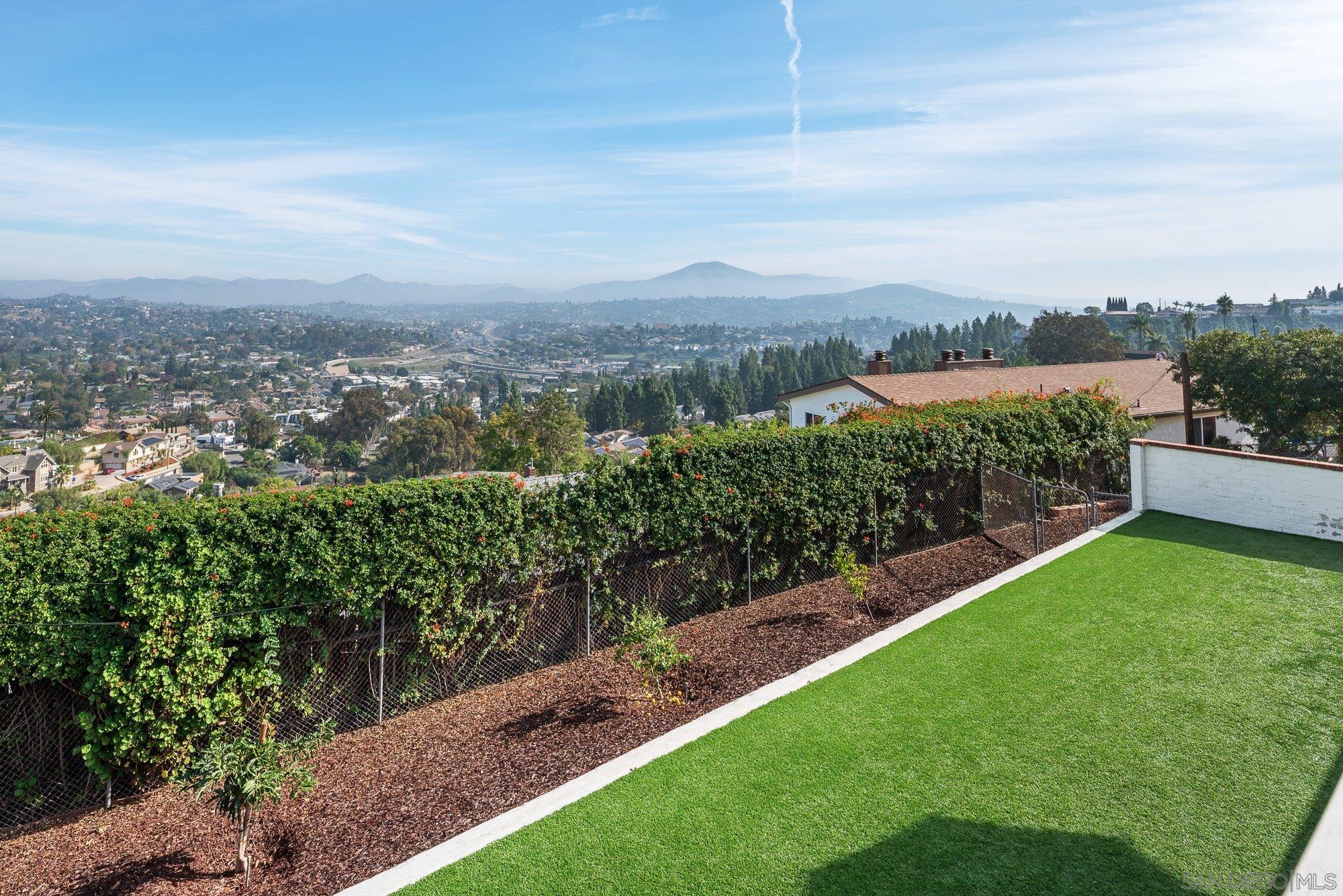 Detail Gallery Image 5 of 42 For 4258  Summit Drive, La Mesa,  CA 91941 - 3 Beds | 2/1 Baths