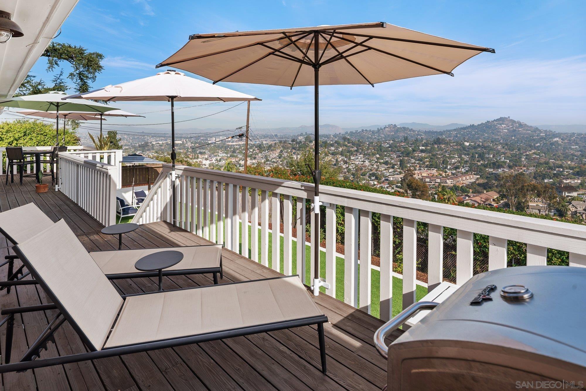 Detail Gallery Image 7 of 42 For 4258  Summit Drive, La Mesa,  CA 91941 - 3 Beds | 2/1 Baths