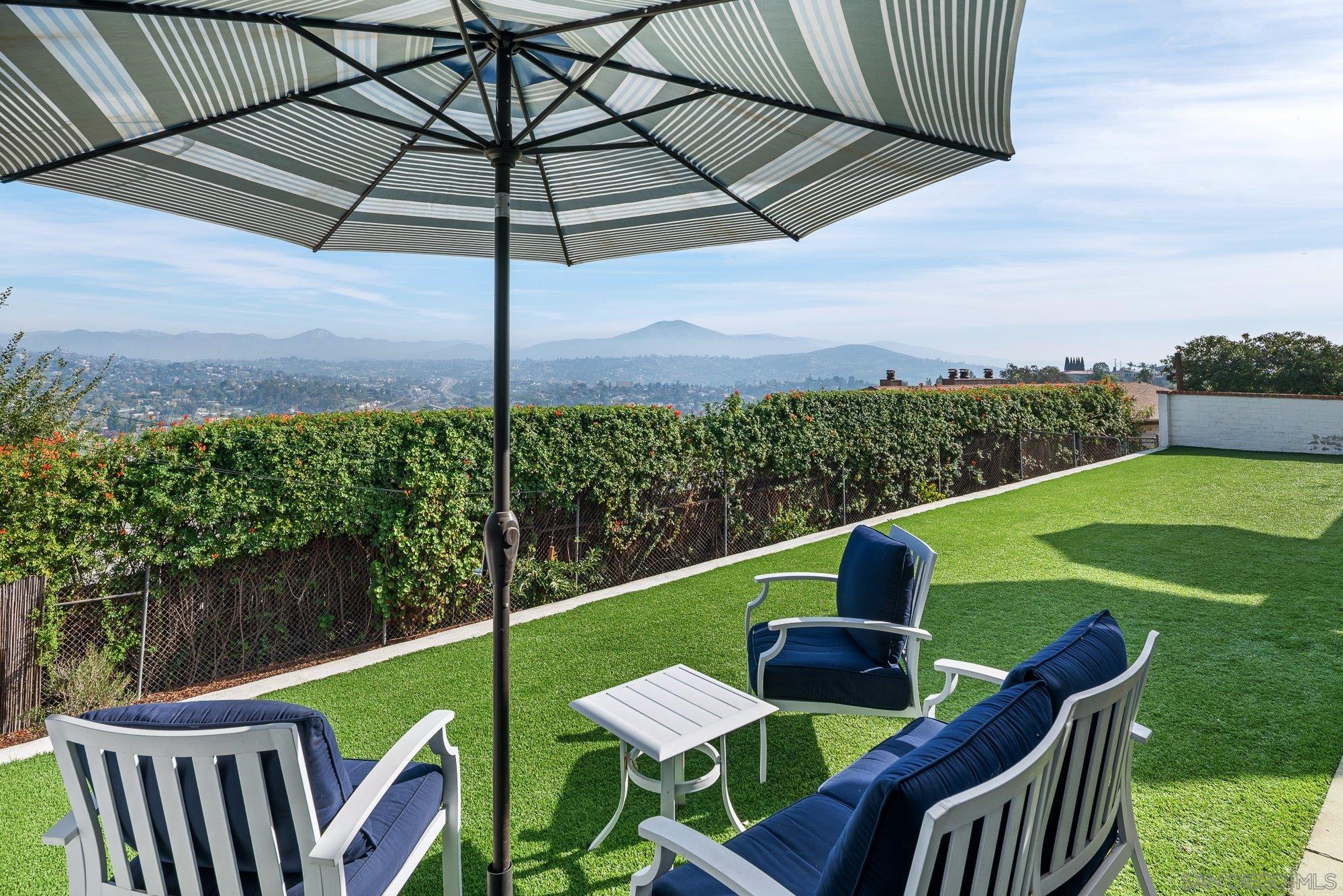 Detail Gallery Image 8 of 44 For 4258  Summit Drive, La Mesa,  CA 91941 - 3 Beds | 2/1 Baths