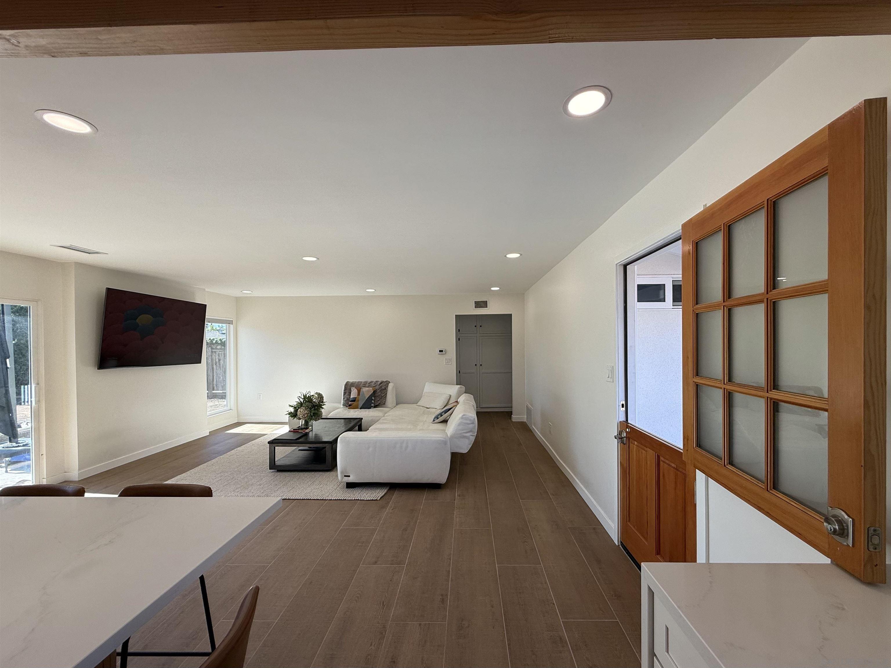 Detail Gallery Image 3 of 17 For 2949  Naugatuck Ave, San Diego,  CA 92117 - 3 Beds | 2 Baths
