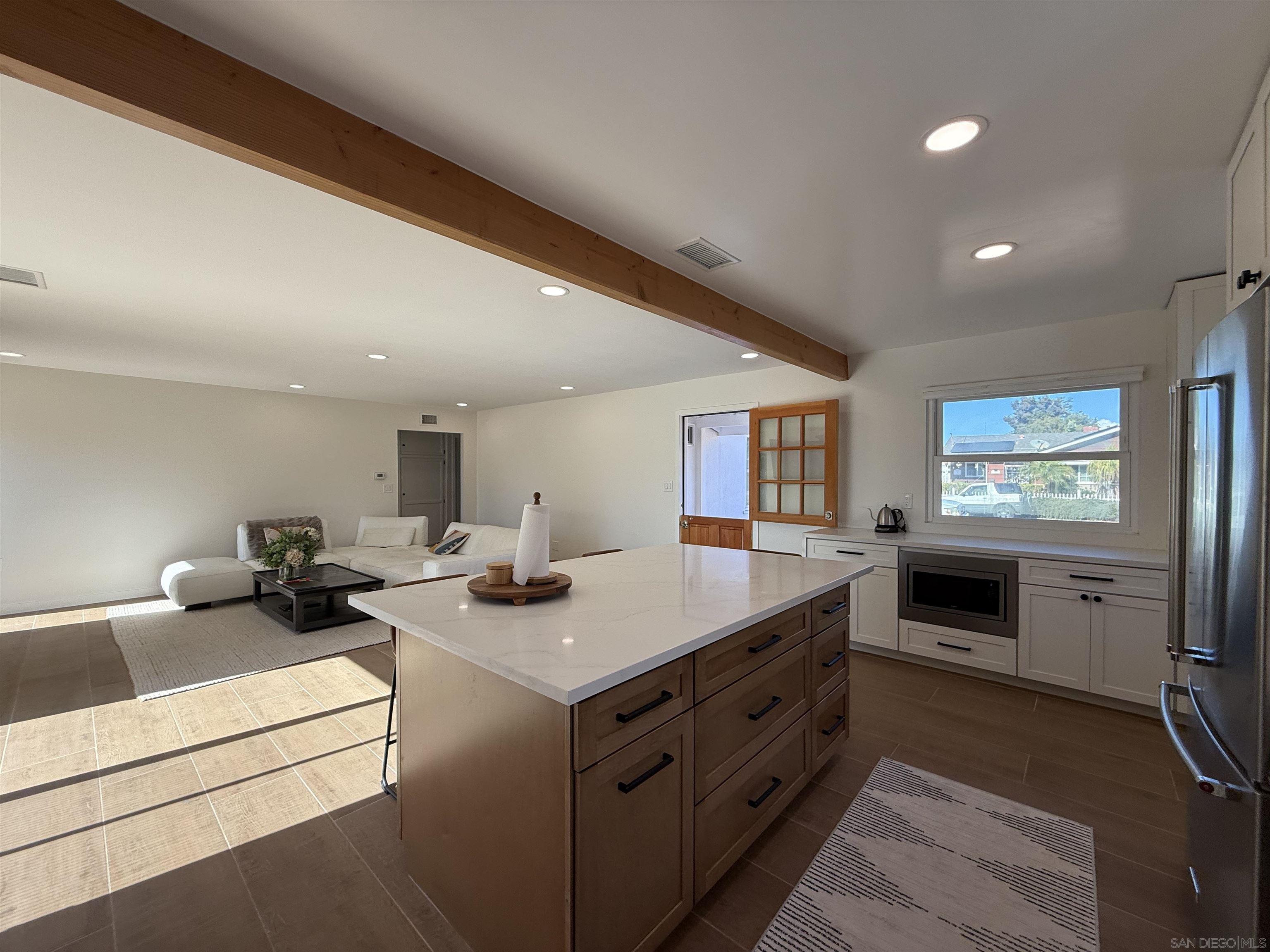 Detail Gallery Image 4 of 17 For 2949  Naugatuck Ave, San Diego,  CA 92117 - 3 Beds | 2 Baths