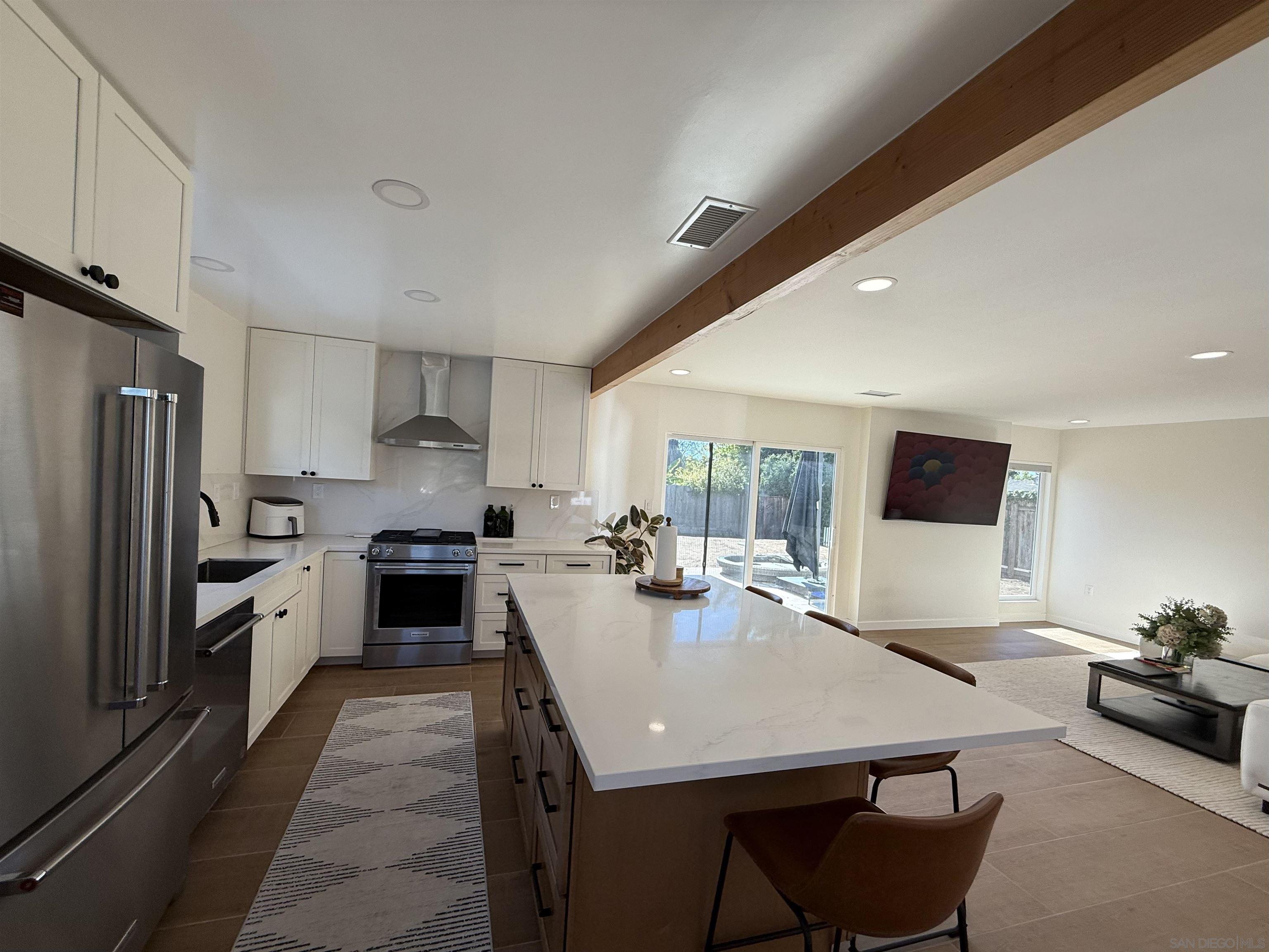 Detail Gallery Image 5 of 17 For 2949  Naugatuck Ave, San Diego,  CA 92117 - 3 Beds | 2 Baths