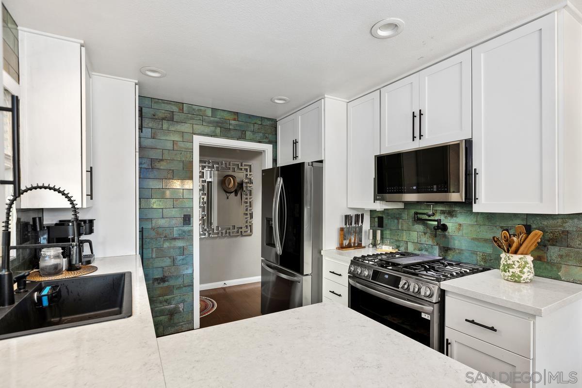 Front Image Thumbnail for SD250045852