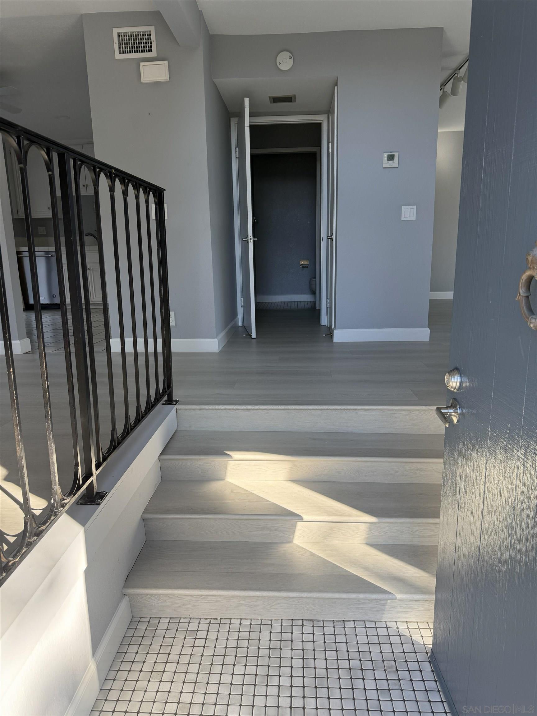 Detail Gallery Image 4 of 25 For 3338  Caminito Vasto, La Jolla,  CA 92037 - 3 Beds | 2/1 Baths