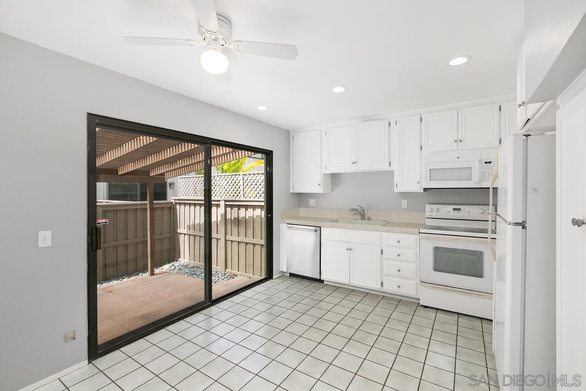 Detail Gallery Image 6 of 25 For 3338  Caminito Vasto, La Jolla,  CA 92037 - 3 Beds | 2/1 Baths