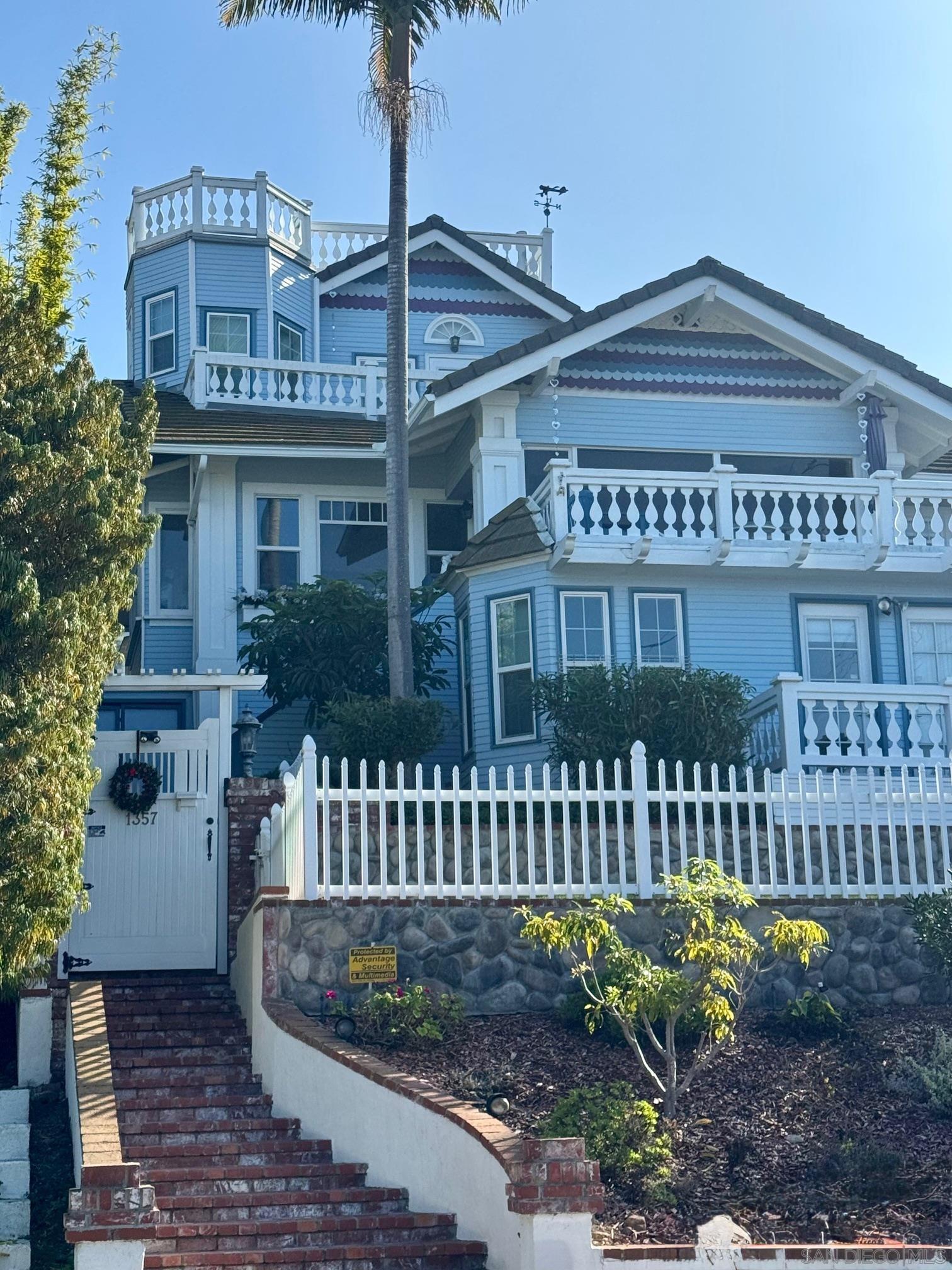 Detail Gallery Image 2 of 42 For 1357  Olivet St, La Jolla,  CA 92037 - 4 Beds | 3/1 Baths