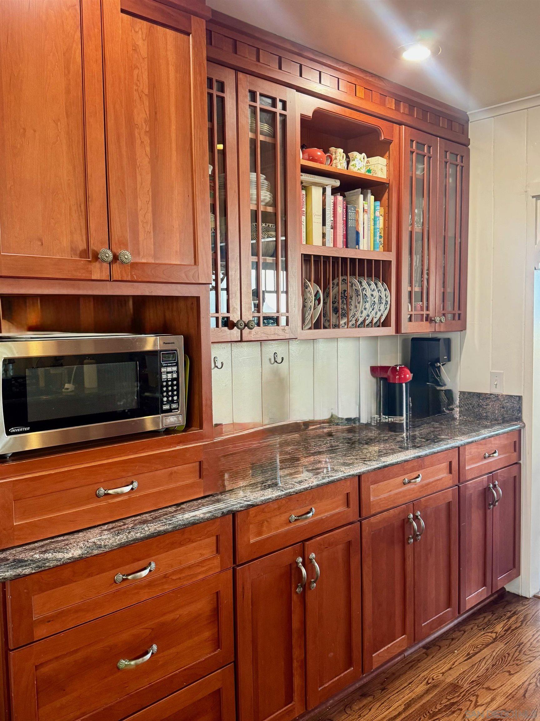 Detail Gallery Image 16 of 42 For 1357  Olivet St, La Jolla,  CA 92037 - 4 Beds | 3/1 Baths