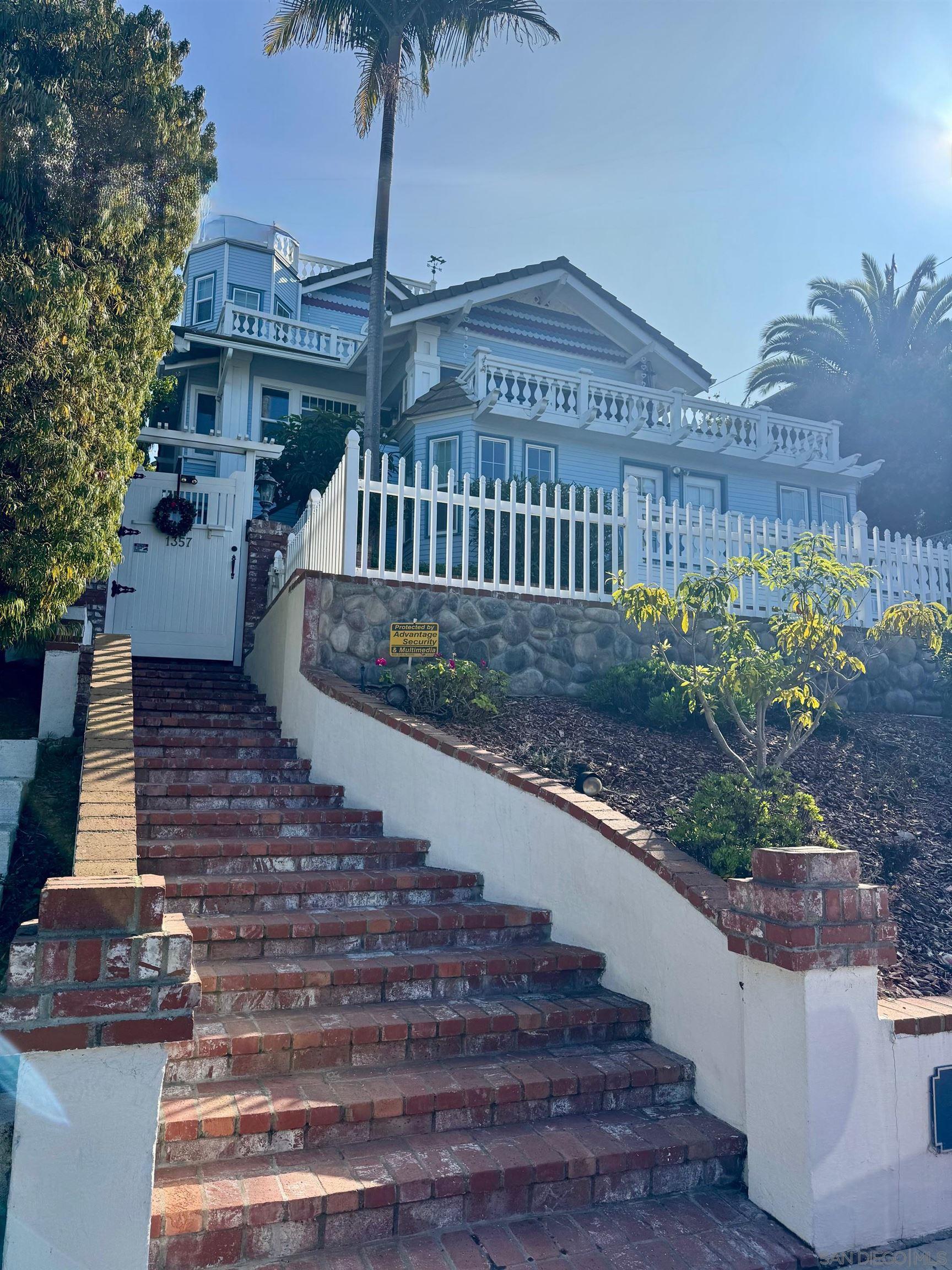 Detail Gallery Image 3 of 42 For 1357  Olivet St, La Jolla,  CA 92037 - 4 Beds | 3/1 Baths