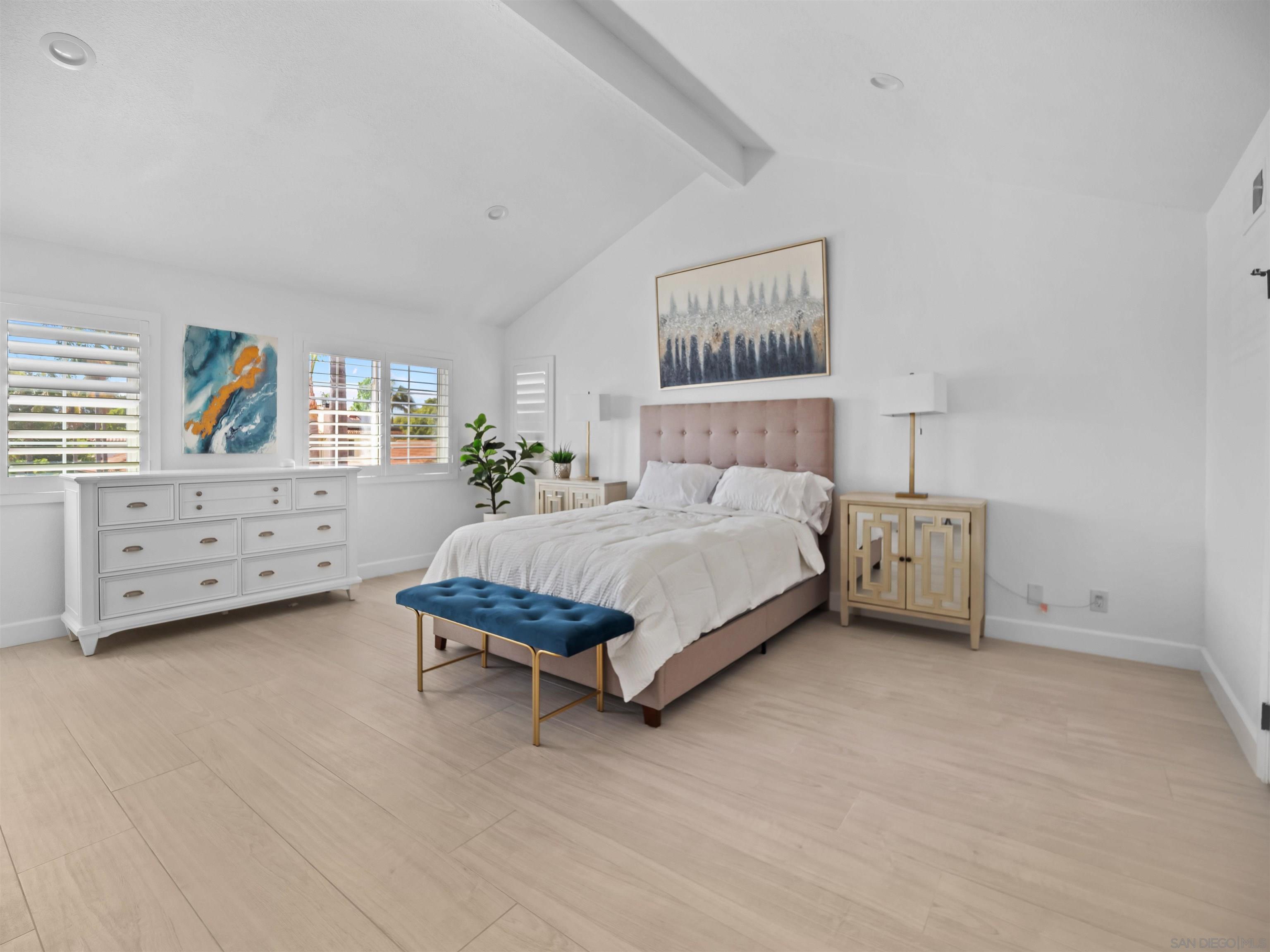 Detail Gallery Image 13 of 39 For 11748  via Chona, San Diego,  CA 92128 - 4 Beds | 3 Baths