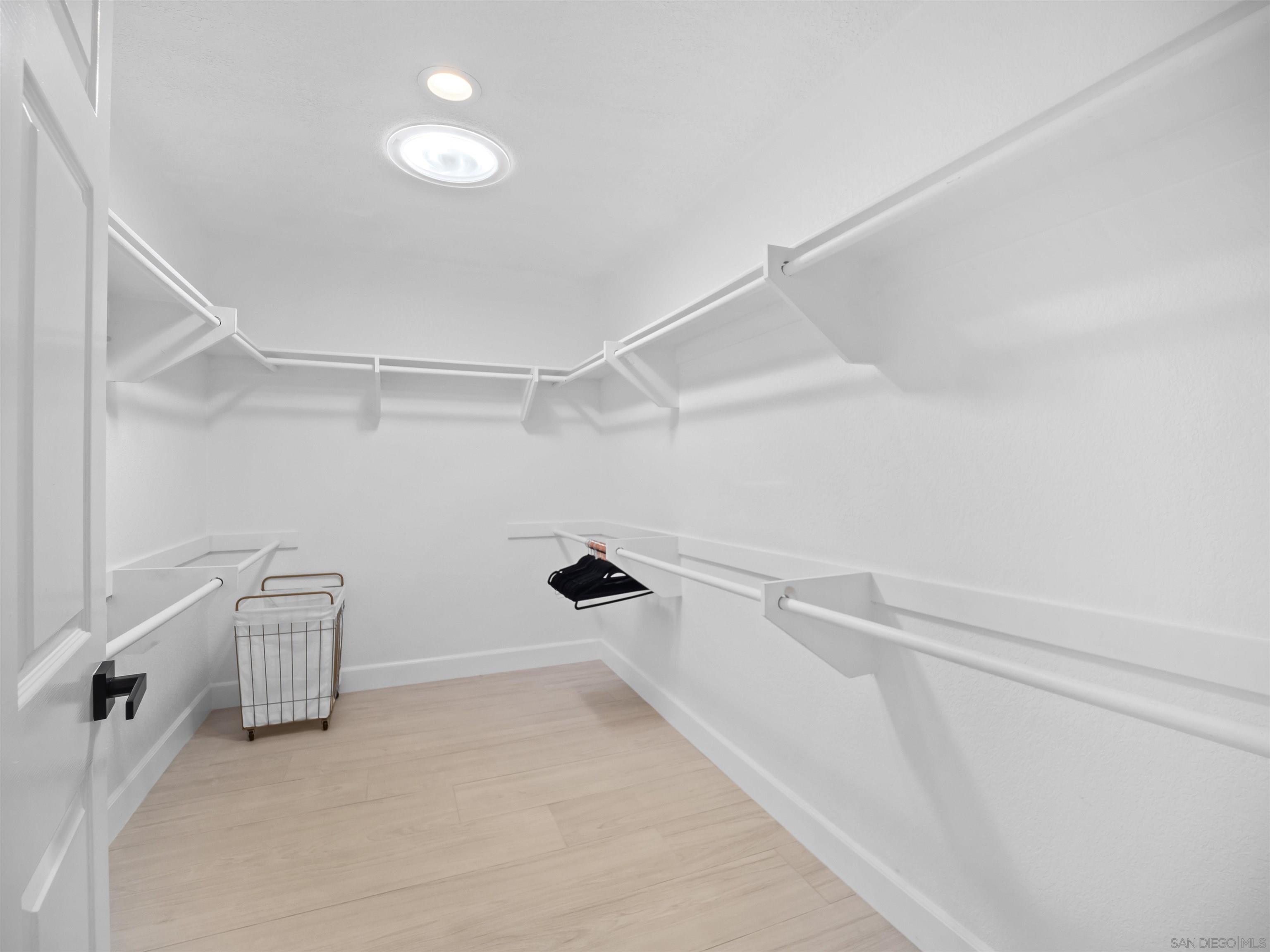 Detail Gallery Image 14 of 39 For 11748  via Chona, San Diego,  CA 92128 - 4 Beds | 3 Baths