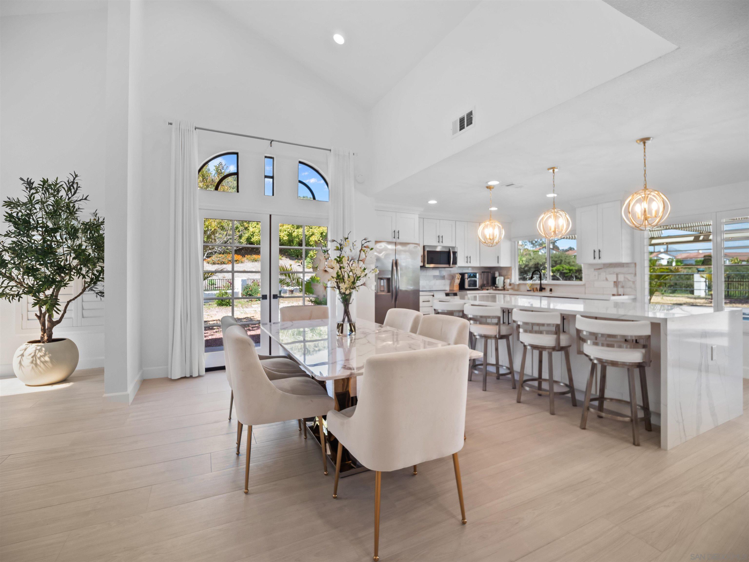 Detail Gallery Image 17 of 39 For 11748  via Chona, San Diego,  CA 92128 - 4 Beds | 3 Baths