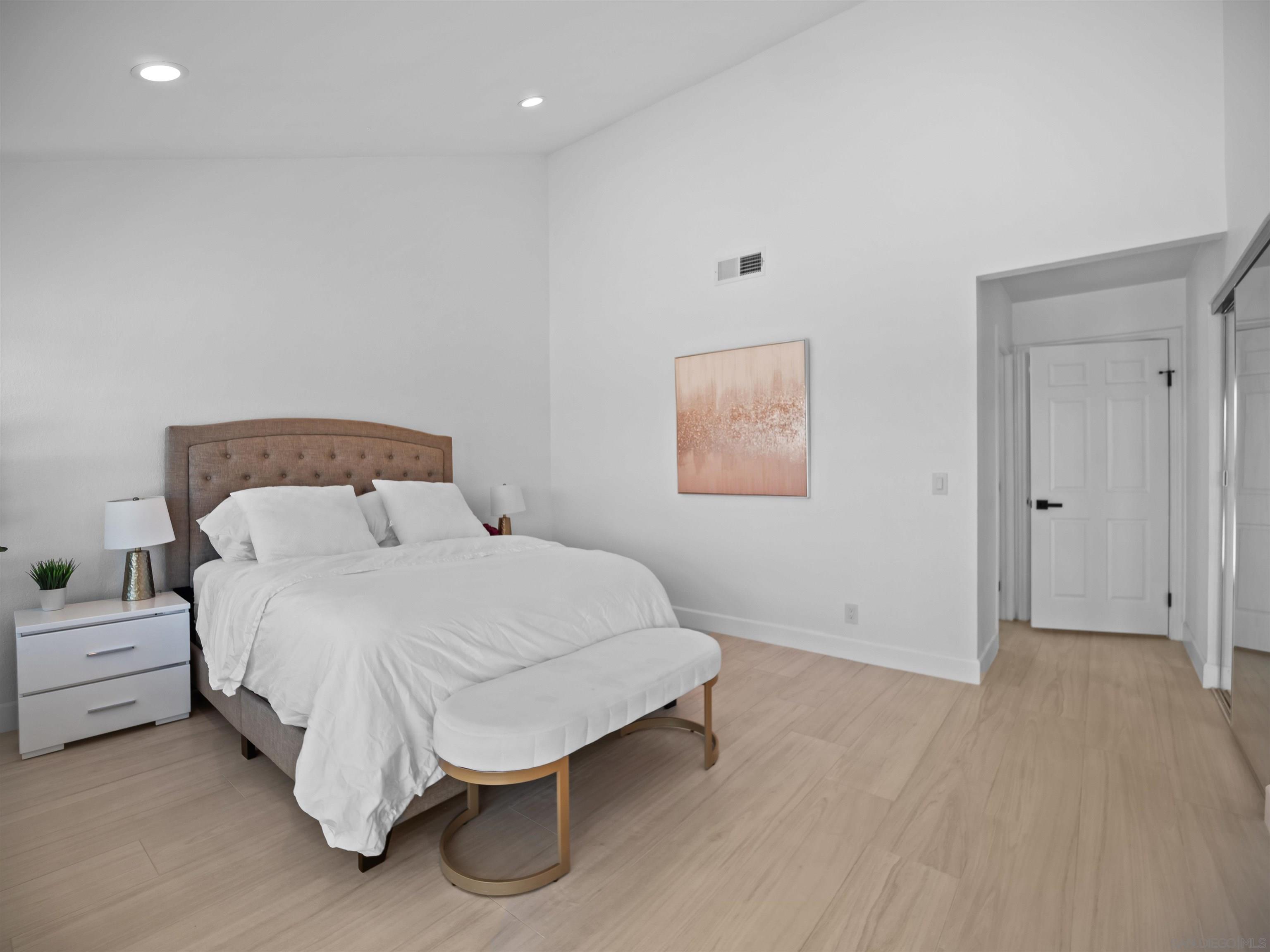 Detail Gallery Image 19 of 39 For 11748  via Chona, San Diego,  CA 92128 - 4 Beds | 3 Baths