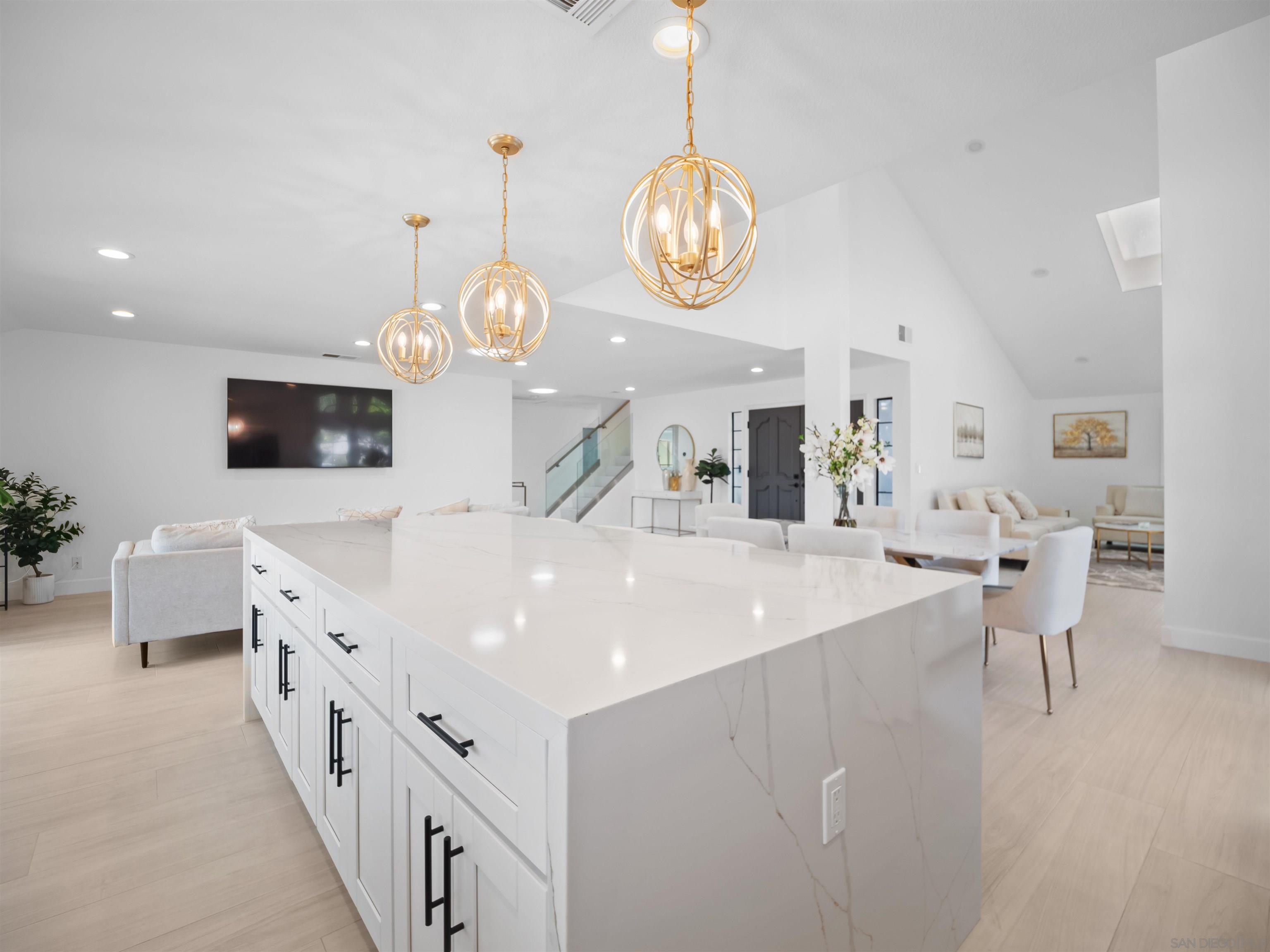 Detail Gallery Image 34 of 39 For 11748  via Chona, San Diego,  CA 92128 - 4 Beds | 3 Baths