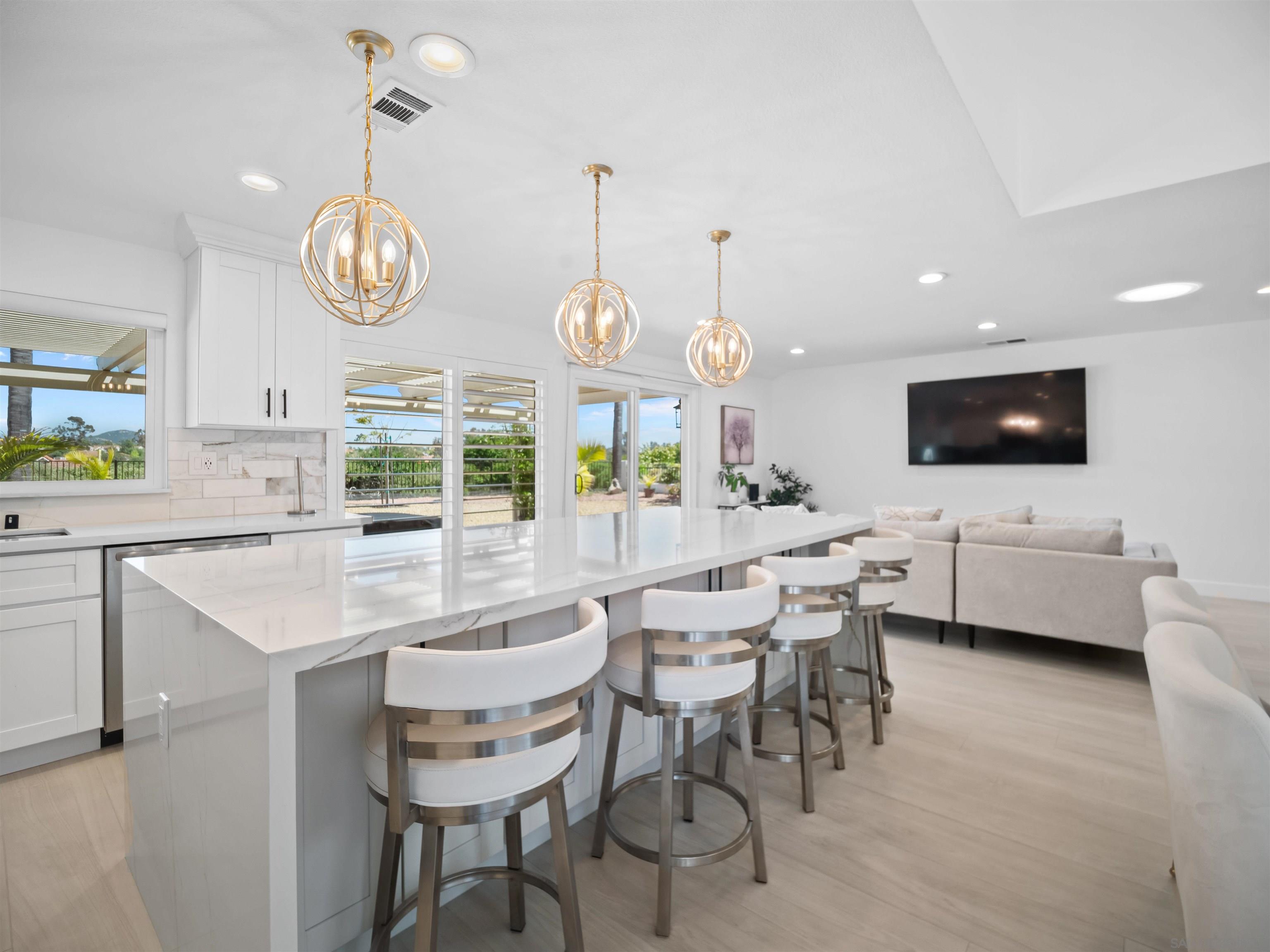 Detail Gallery Image 5 of 39 For 11748  via Chona, San Diego,  CA 92128 - 4 Beds | 3 Baths