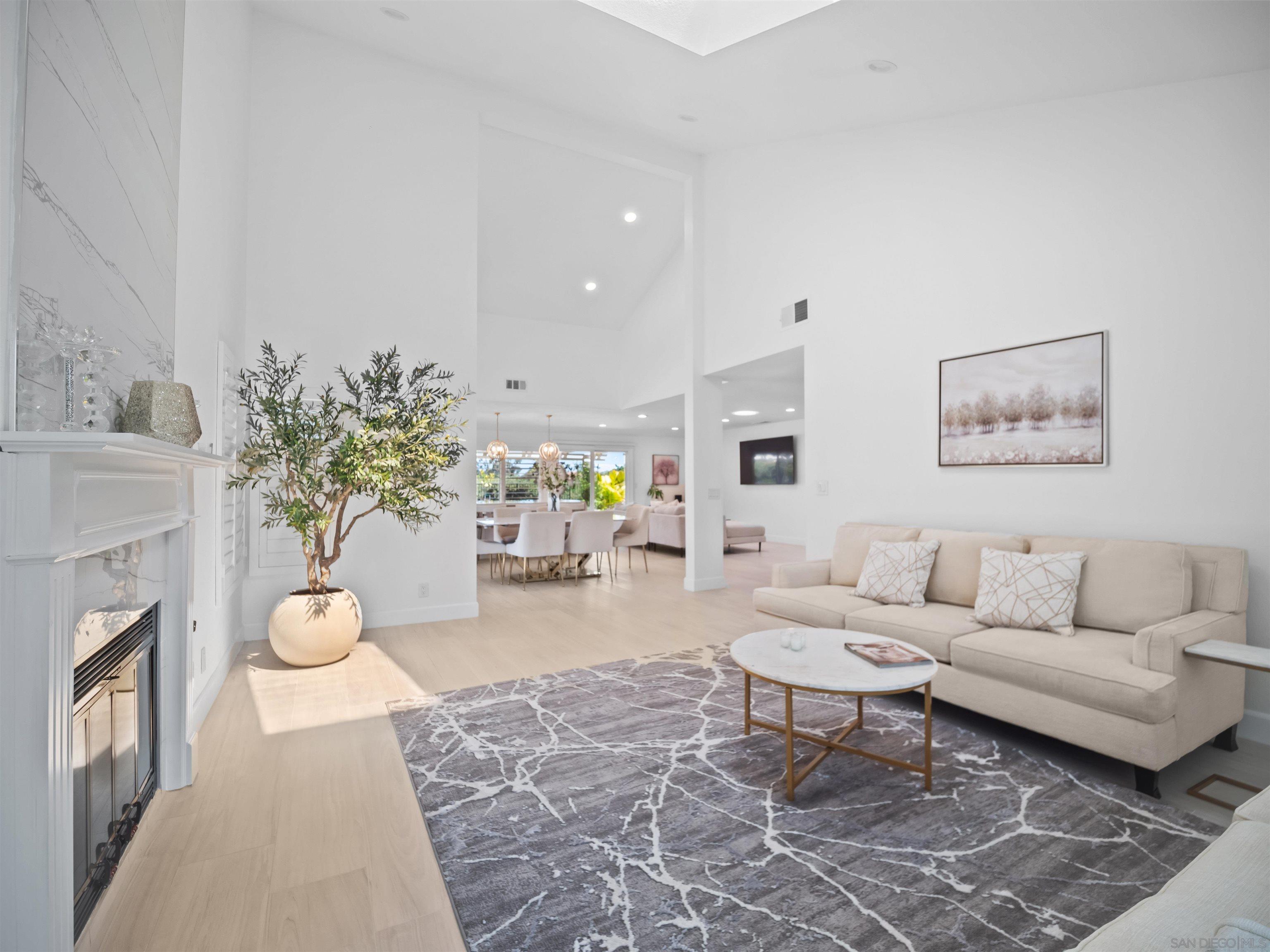 Detail Gallery Image 7 of 39 For 11748  via Chona, San Diego,  CA 92128 - 4 Beds | 3 Baths