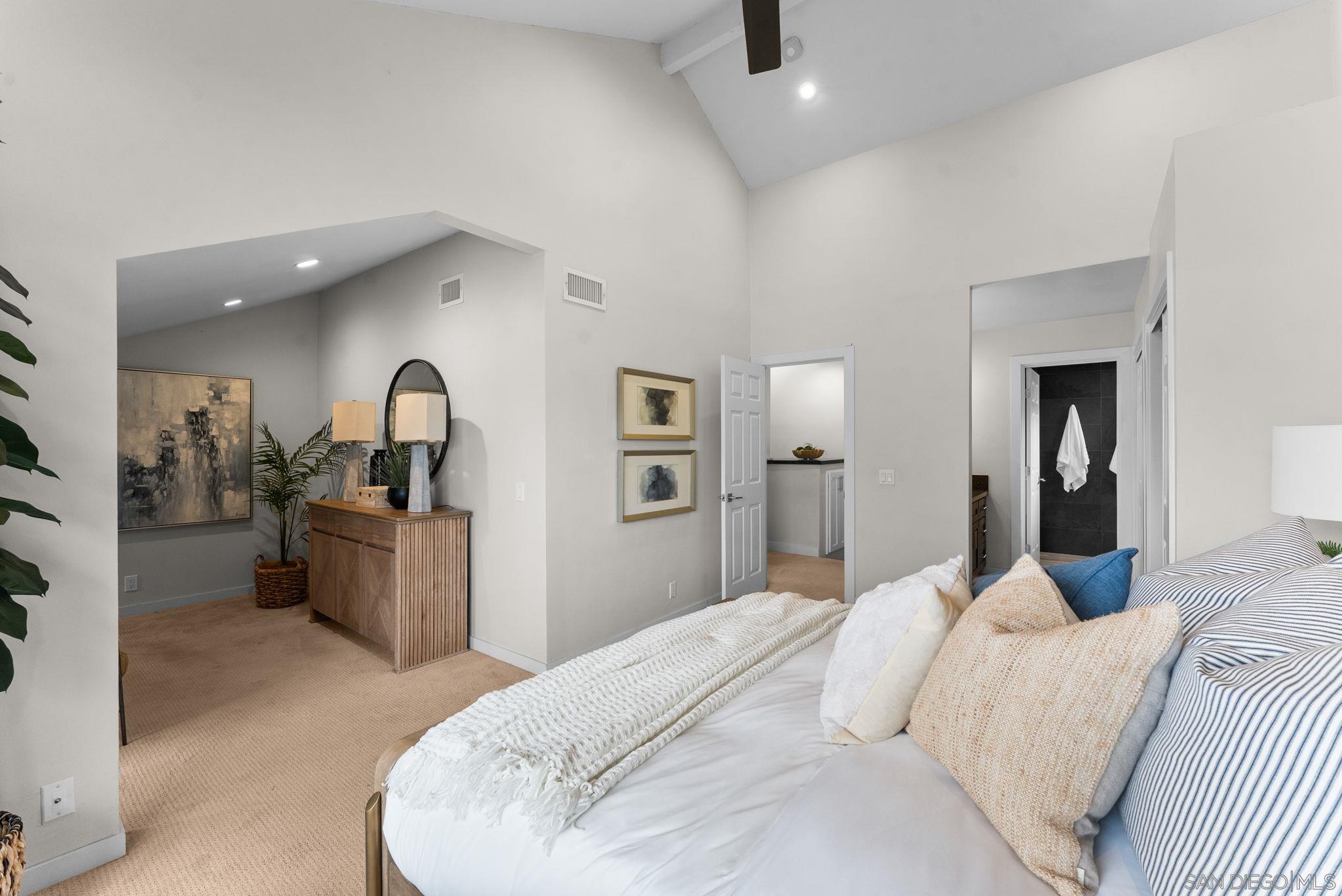 Detail Gallery Image 12 of 31 For 2264  Caminito Pajarito  #141,  San Diego,  CA 92107 - 2 Beds | 2/1 Baths