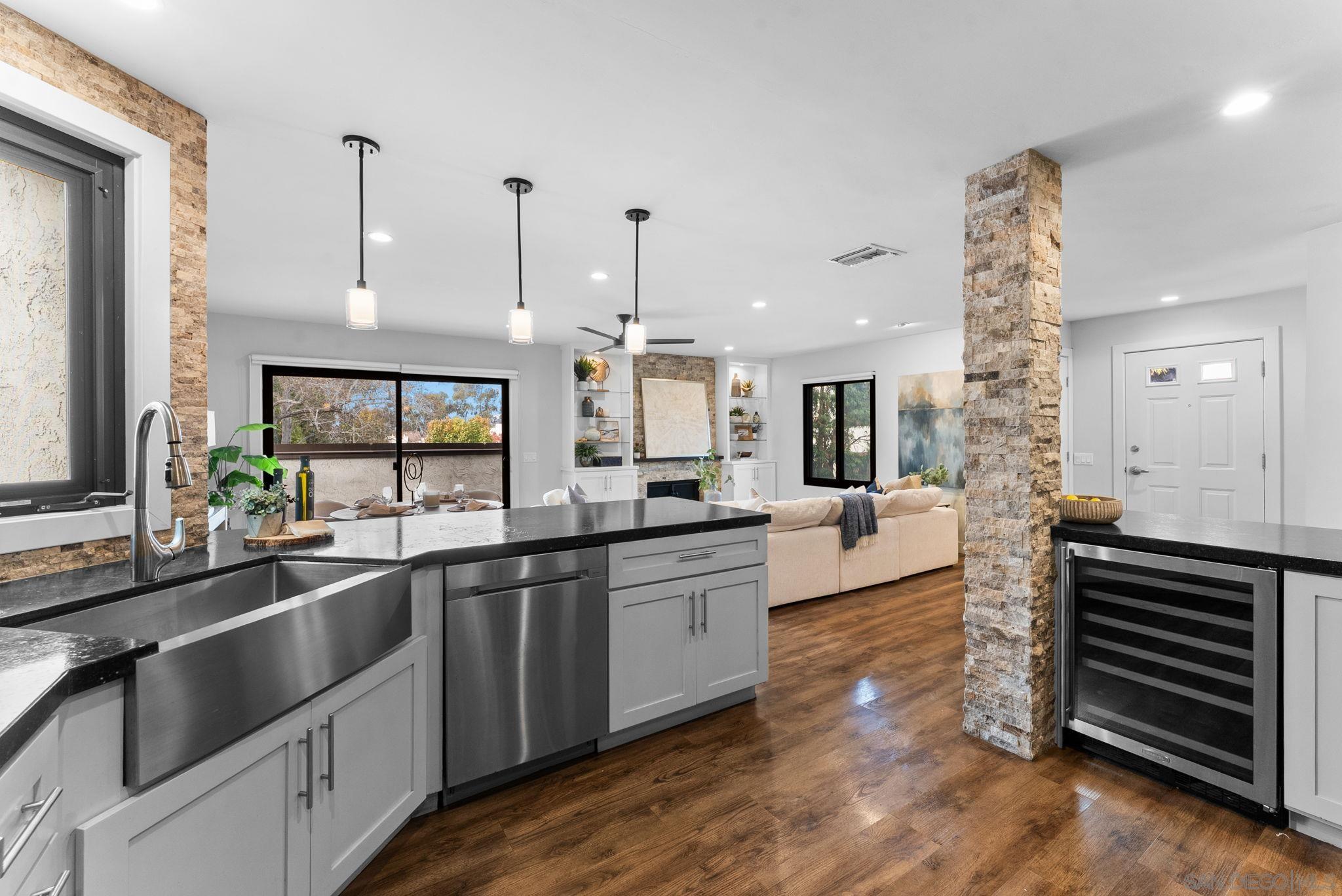 Detail Gallery Image 3 of 31 For 2264  Caminito Pajarito  #141,  San Diego,  CA 92107 - 2 Beds | 2/1 Baths