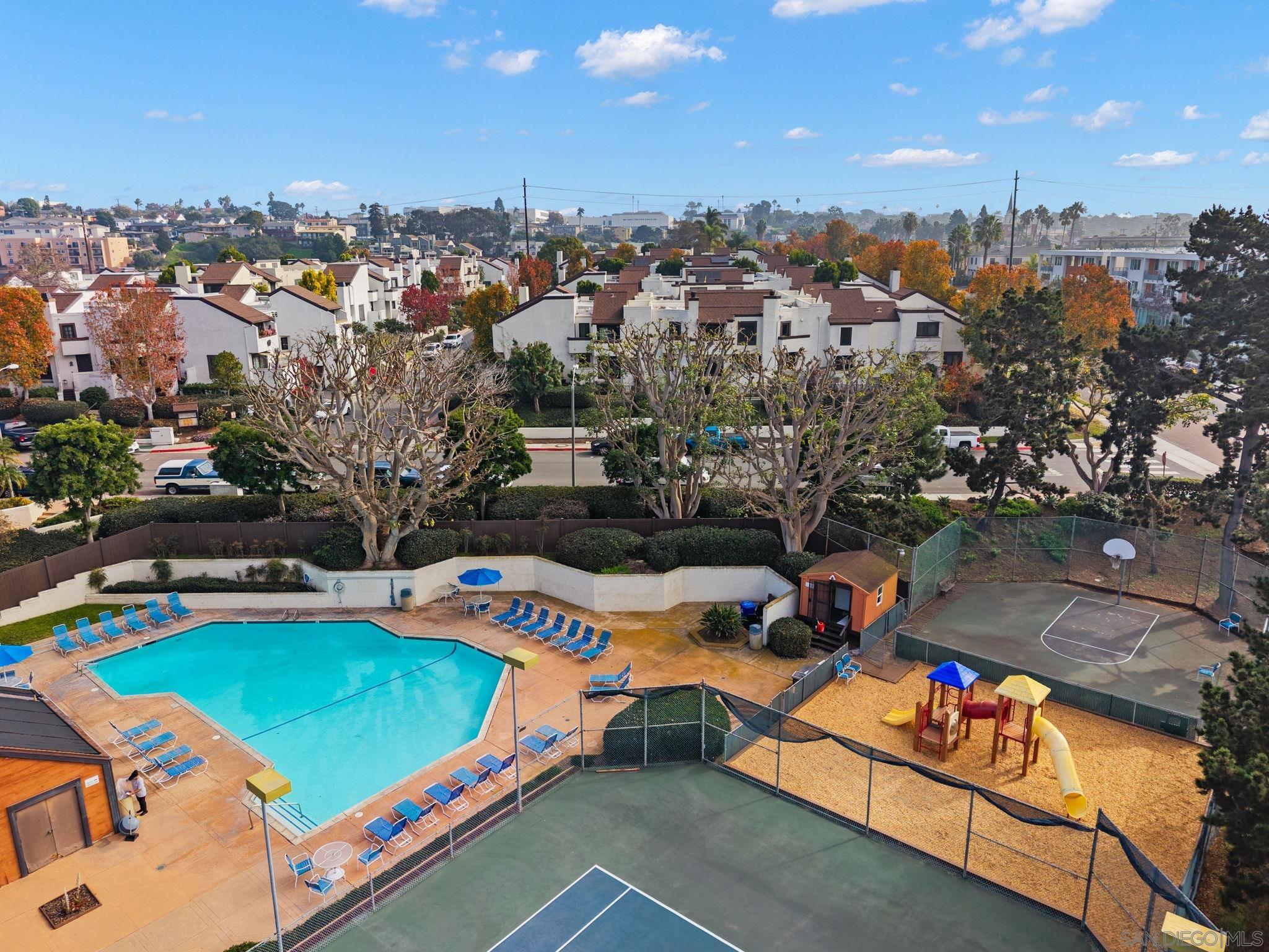 Detail Gallery Image 27 of 31 For 2264  Caminito Pajarito  #141,  San Diego,  CA 92107 - 2 Beds | 2/1 Baths