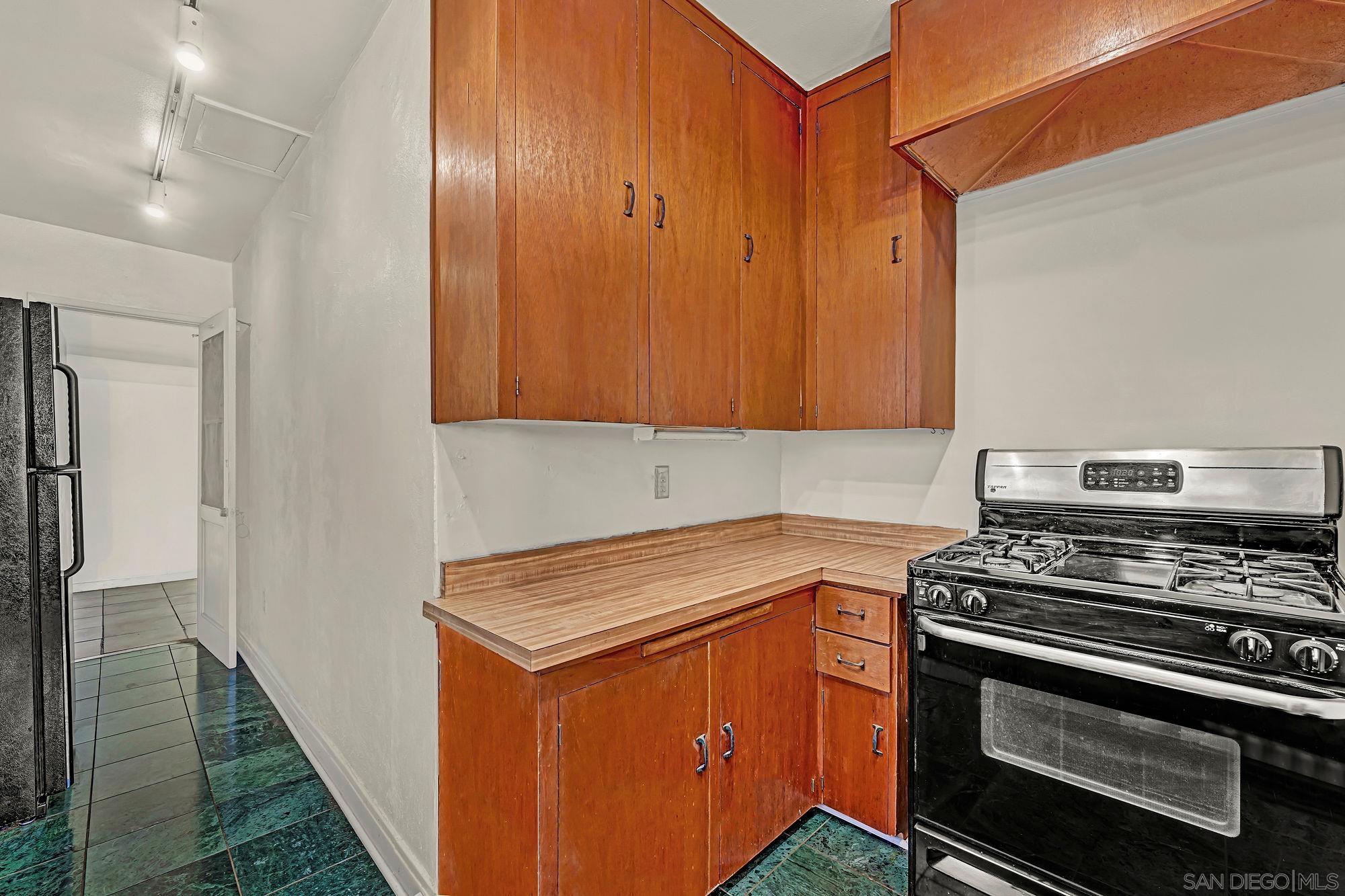 Detail Gallery Image 4 of 25 For 3055  Suncrest, San Diego,  CA 92116 - 3 Beds | 1 Baths