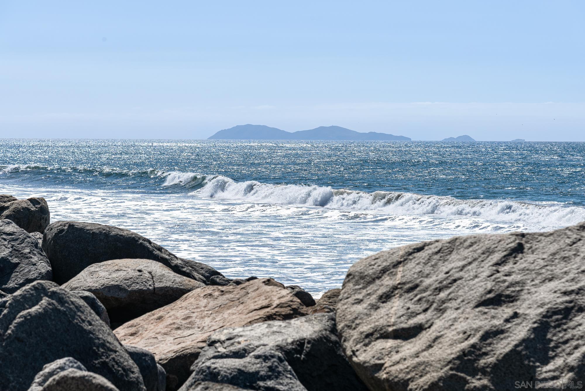 Detail Gallery Image 3 of 47 For 1680  Seacoast Drive  #D,  Imperial Beach,  CA 91932 - 2 Beds | 2 Baths